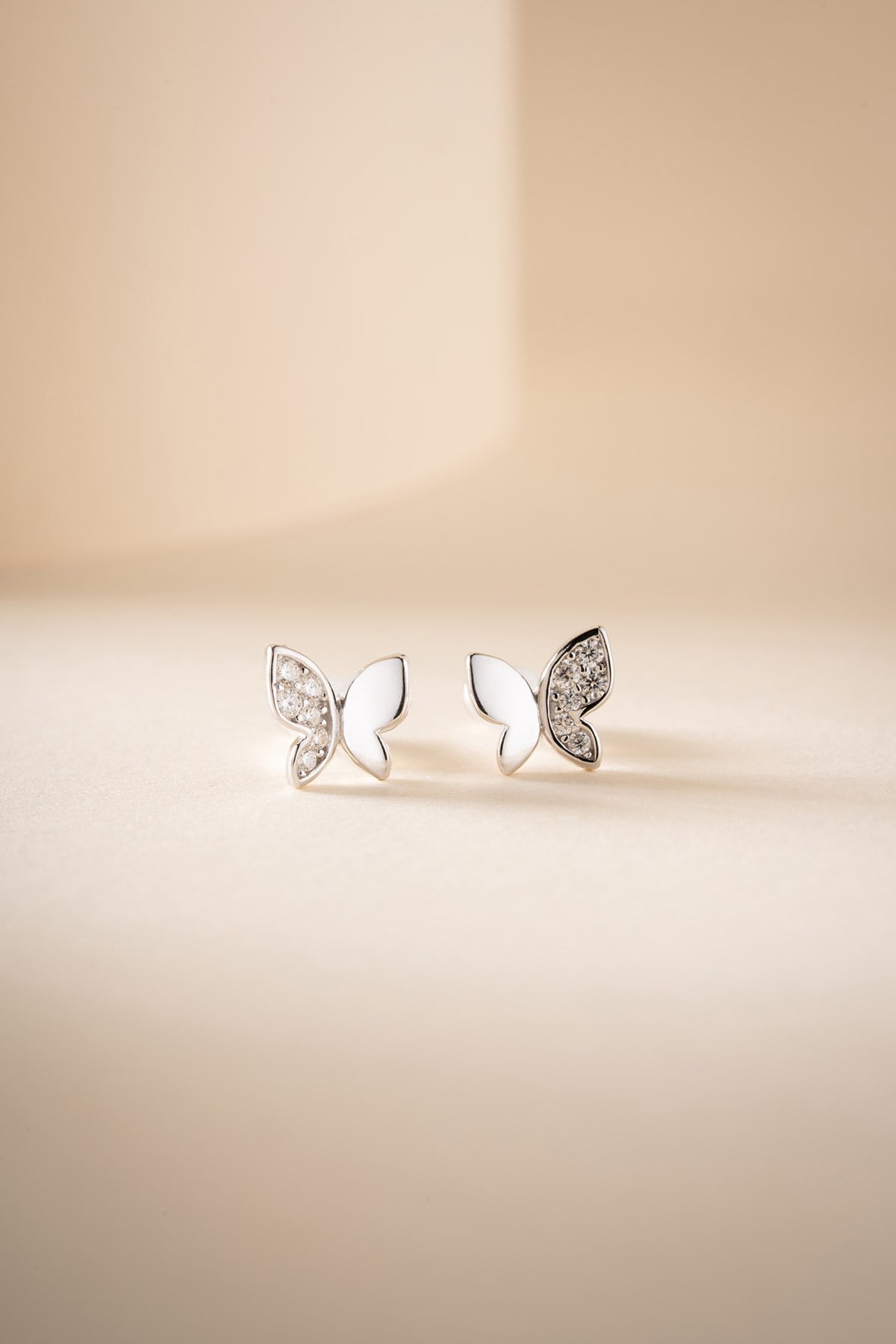 925 Ayar Gümüş Sertifikalı Mozanit Taşlı Kelebek Tragus Piercing Küpe
