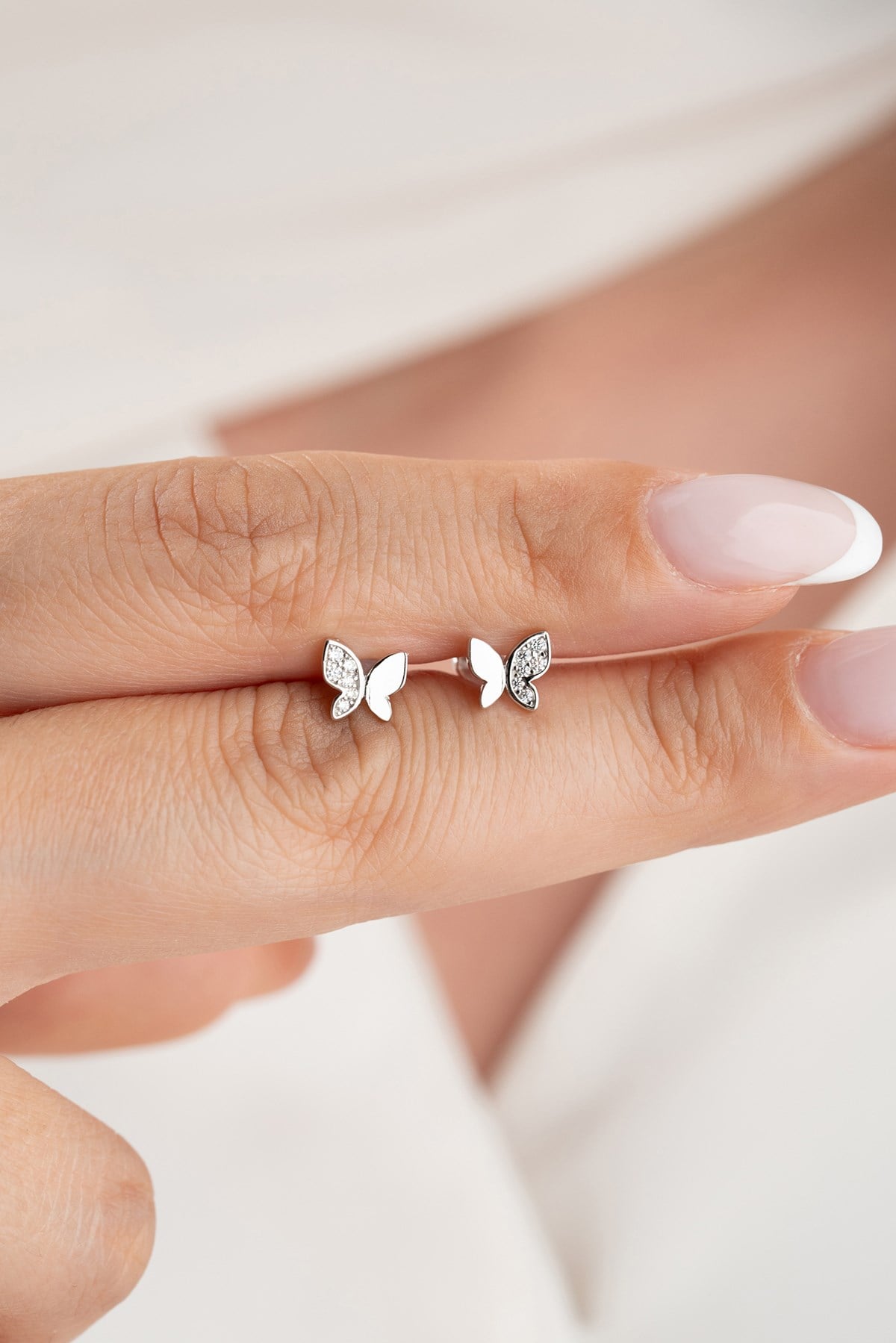 925 Ayar Gümüş Sertifikalı Mozanit Taşlı Kelebek Tragus Piercing Küpe