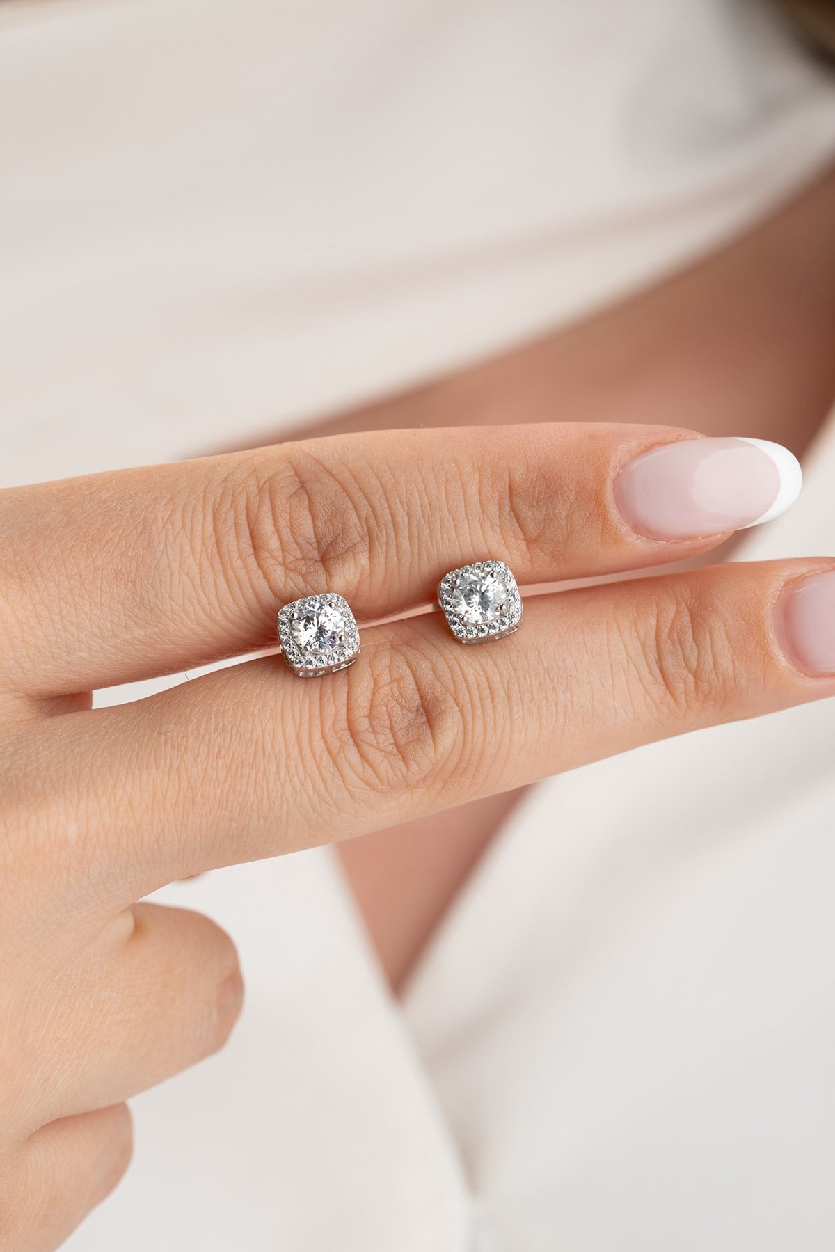 925 Ayar Gümüş Sertifikalı Mozanit Taşlı elmas Montür Tragus Piercing Küpe