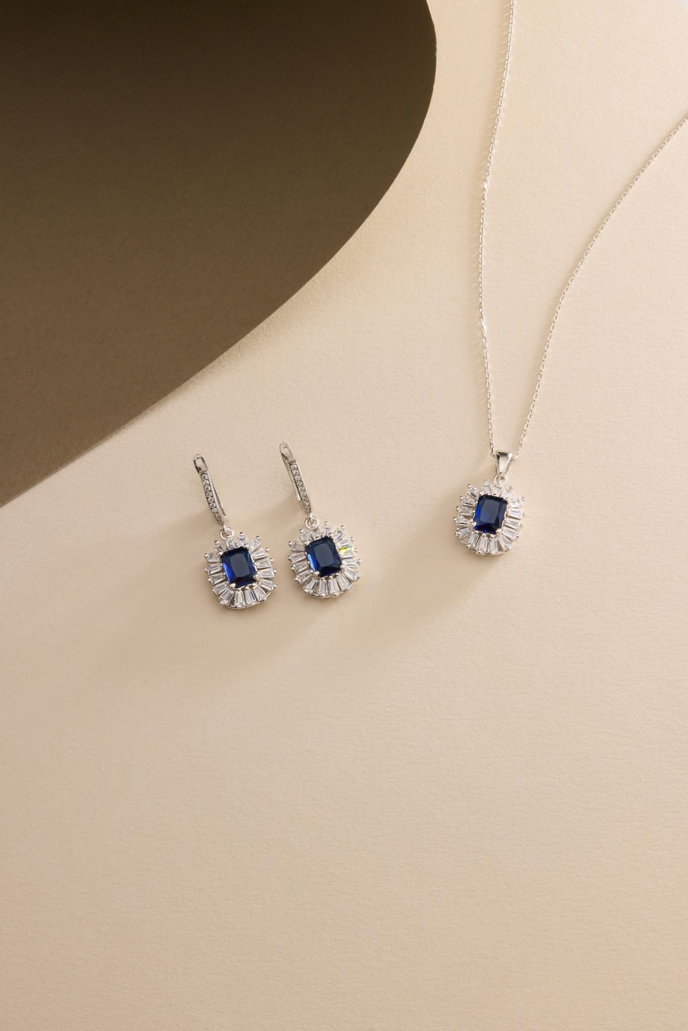 925 Ayar Gümüş Set Rodyum Kaplama Baget Mavi Taşlı Kolye ve Küpe