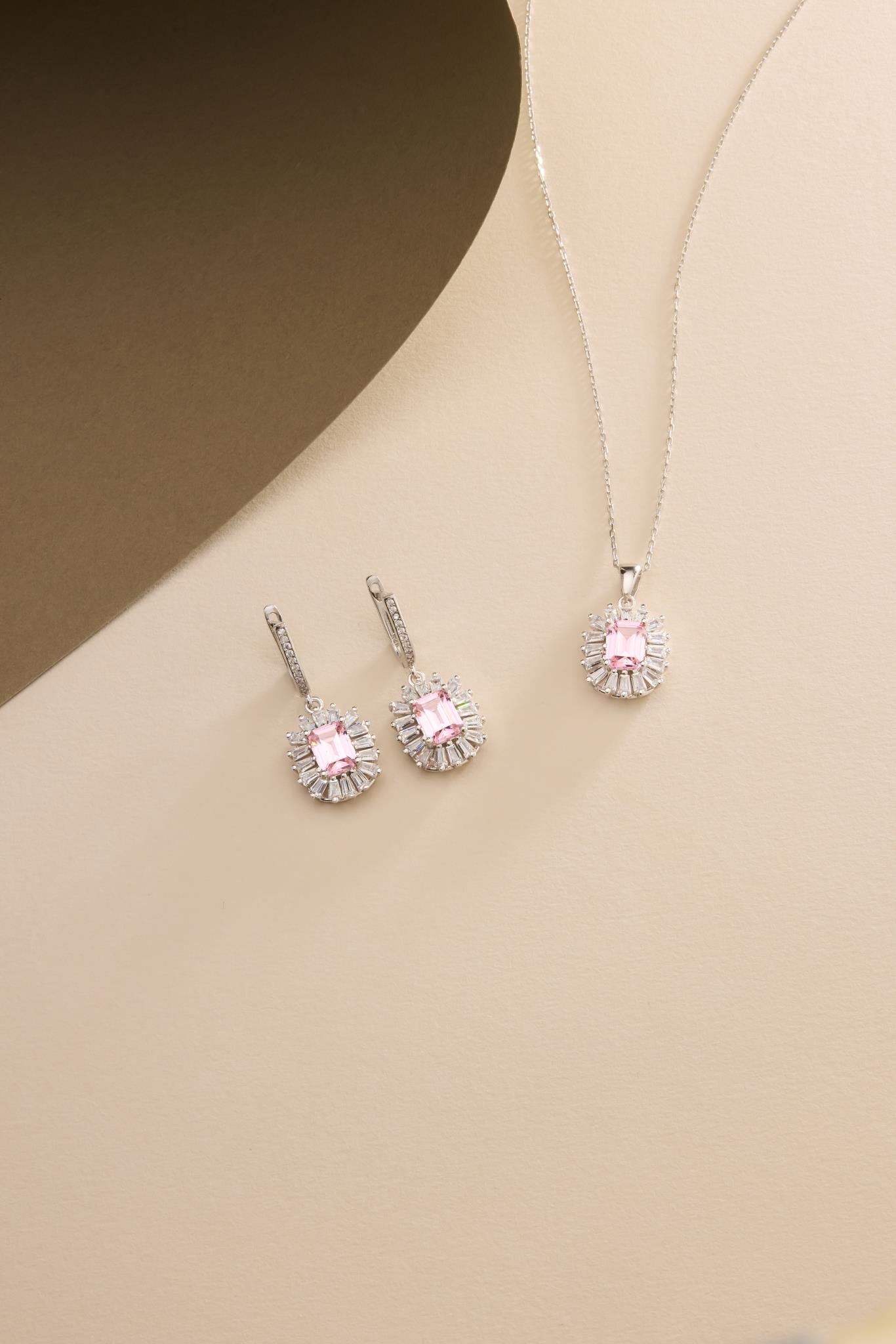 925 Ayar Gümüş Set Rodyum Kaplama Baget Pembe Taşlı Kolye ve Küpe