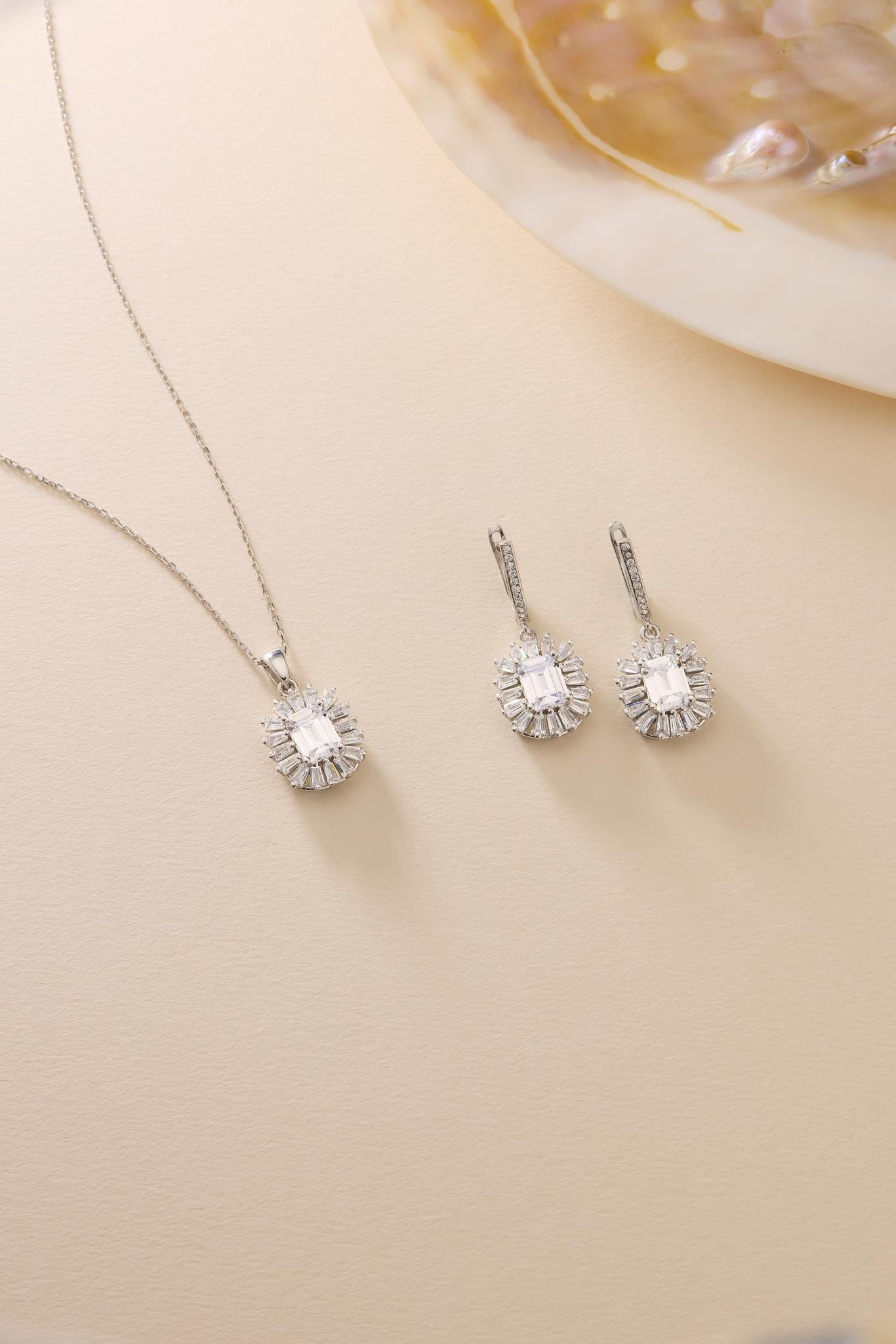 925 Ayar Gümüş Set Rodyum Kaplama Baget Beyaz Taşlı Kolye ve Küpe