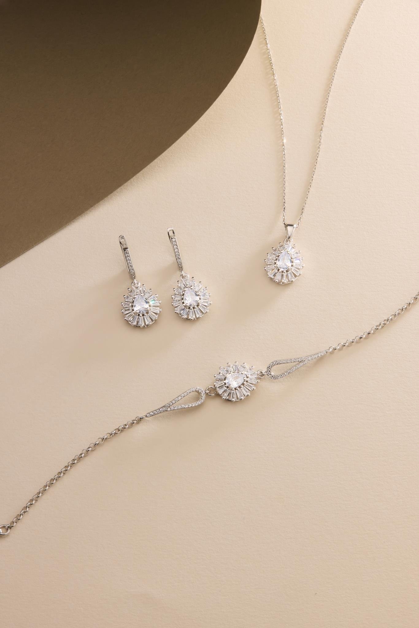 925 Ayar Gümüş Set Rodyum Kaplama Damla Beyaz Taşlı Kolye,Bileklik ve Küpe