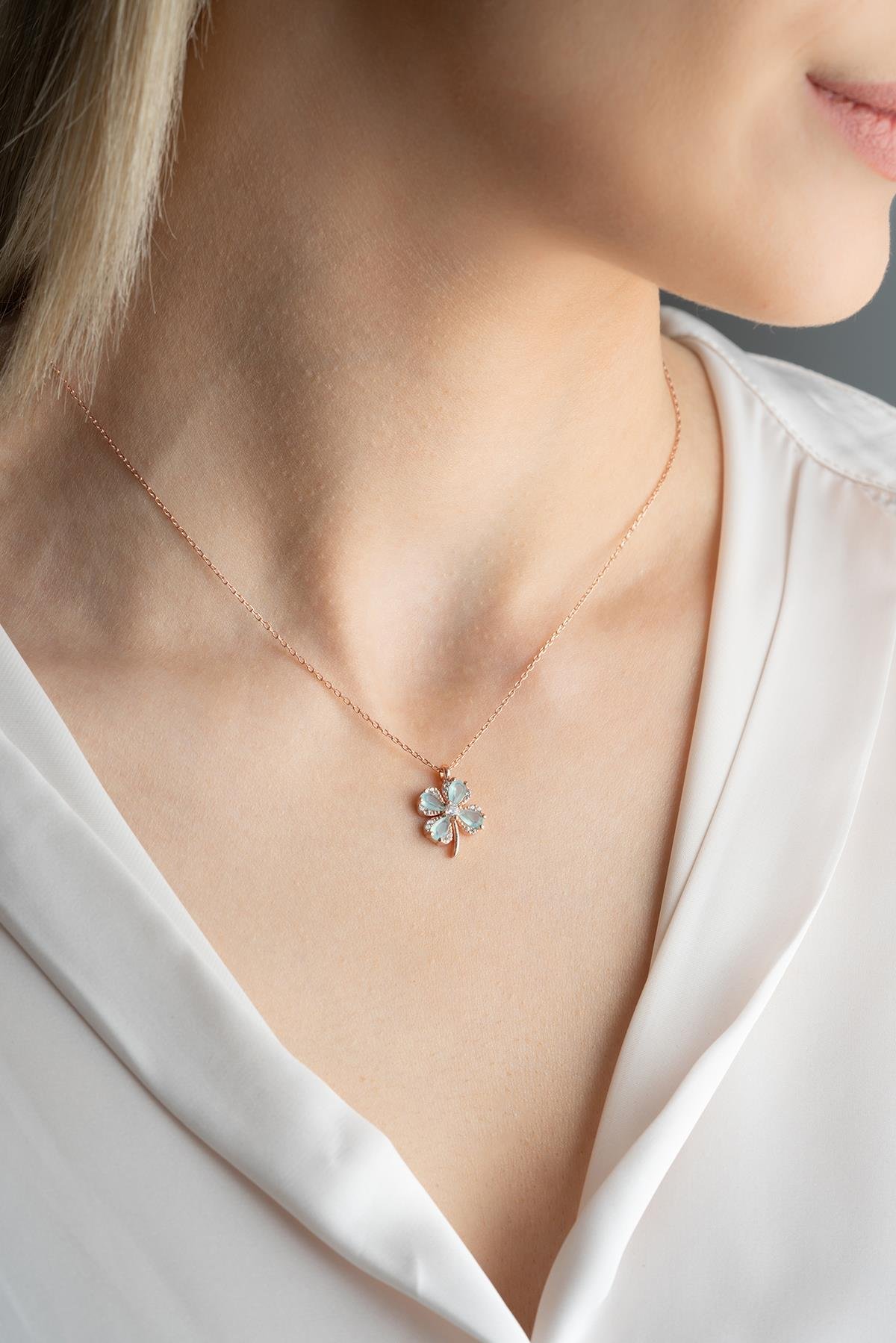 925 Ayar Gümüş Su Mavisi Renkli Taşlı Dört Yaprak Şans Yonca Kolye