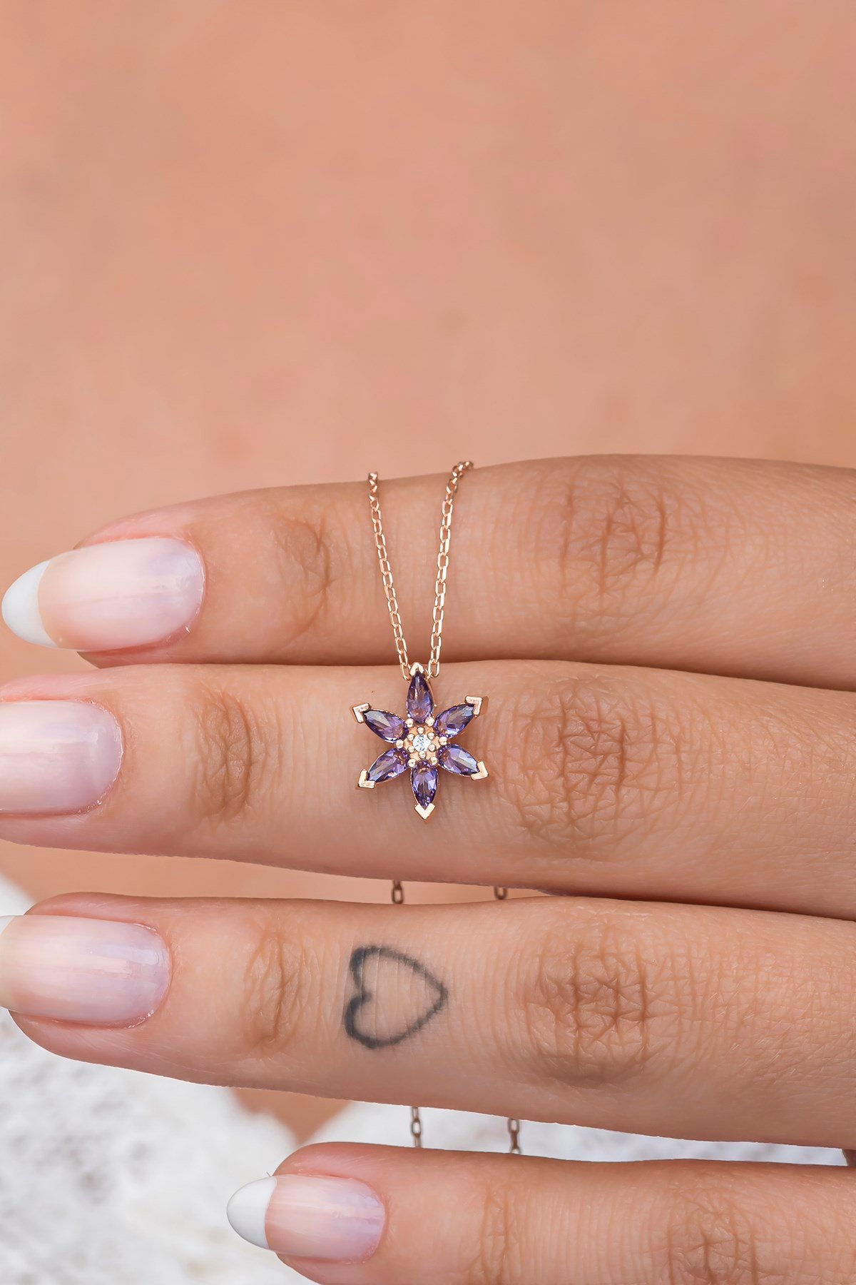 925 Ayar Gümüş Tek Kat Mor Taşlı Lotus Çiçeği Kolye