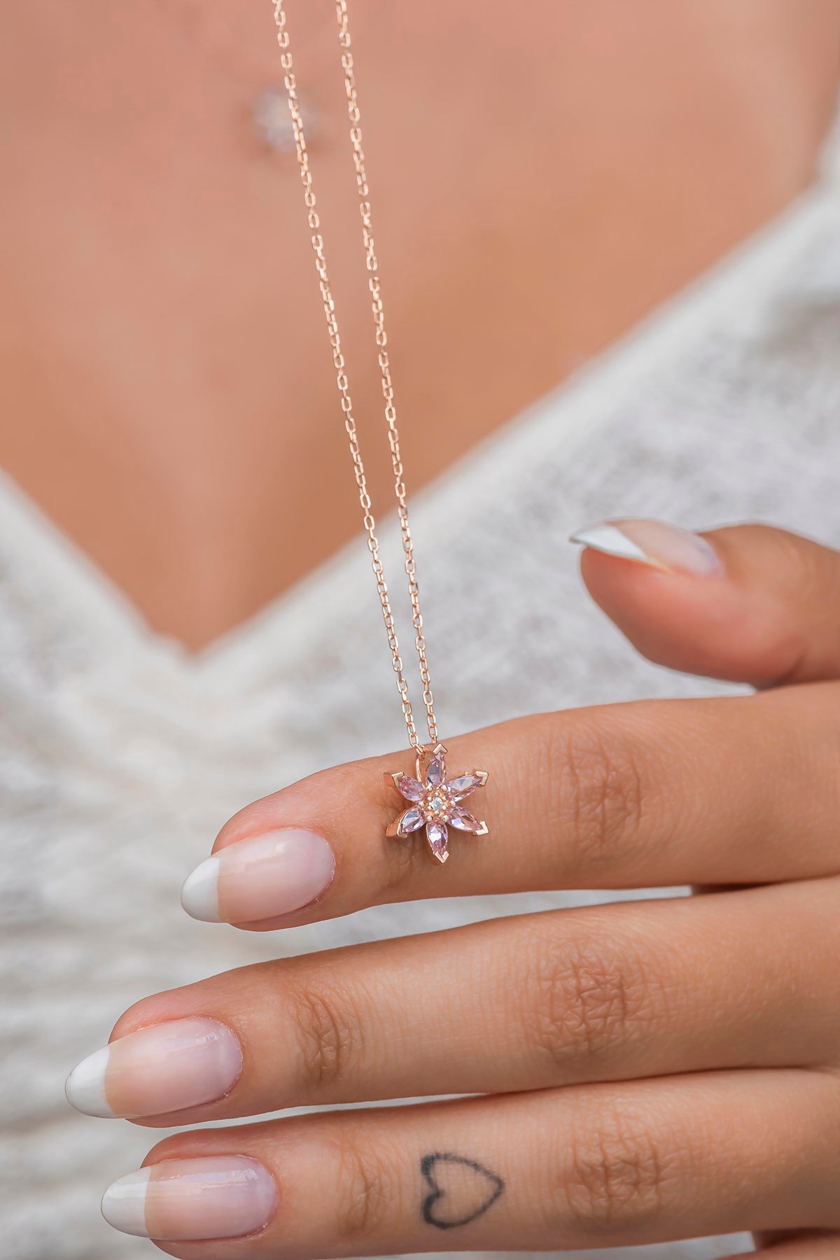 925 Ayar Gümüş Tek Kat Pembe Taşlı Lotus Çiçeği Kolye