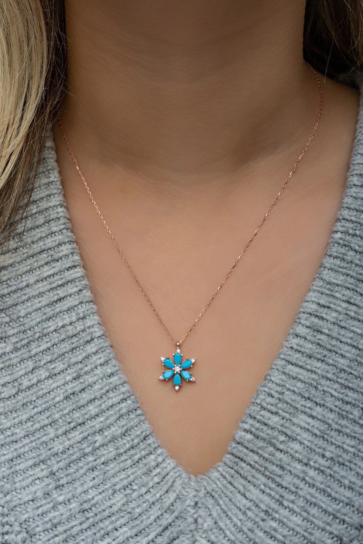 925 Ayar Gümüş Turkuaz Taşlı Lotus Kamelya Çiçeği Kolye