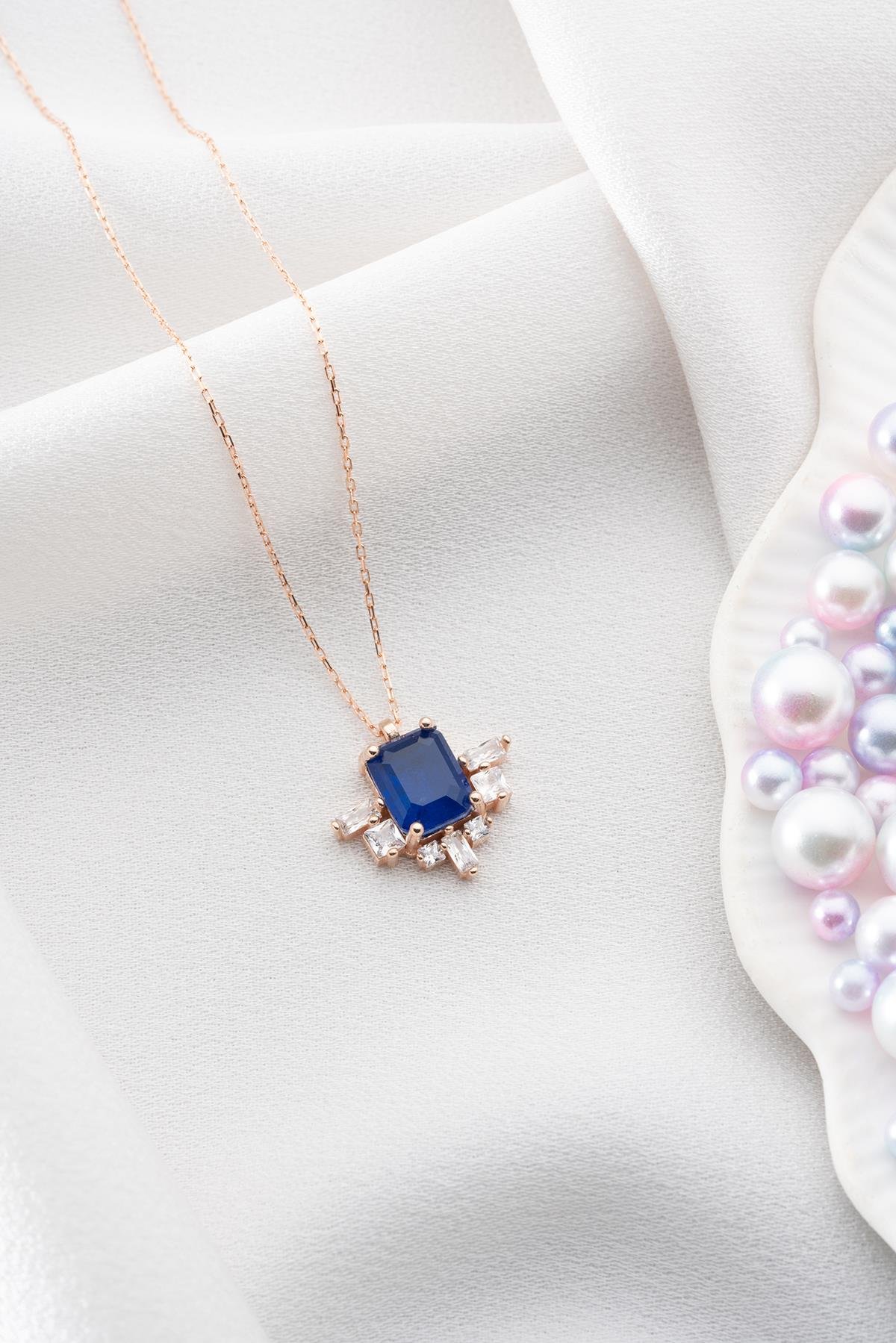 925 Ayar Gümüş Yanları Baget Taşlı Lacivert Tektaş Kolye