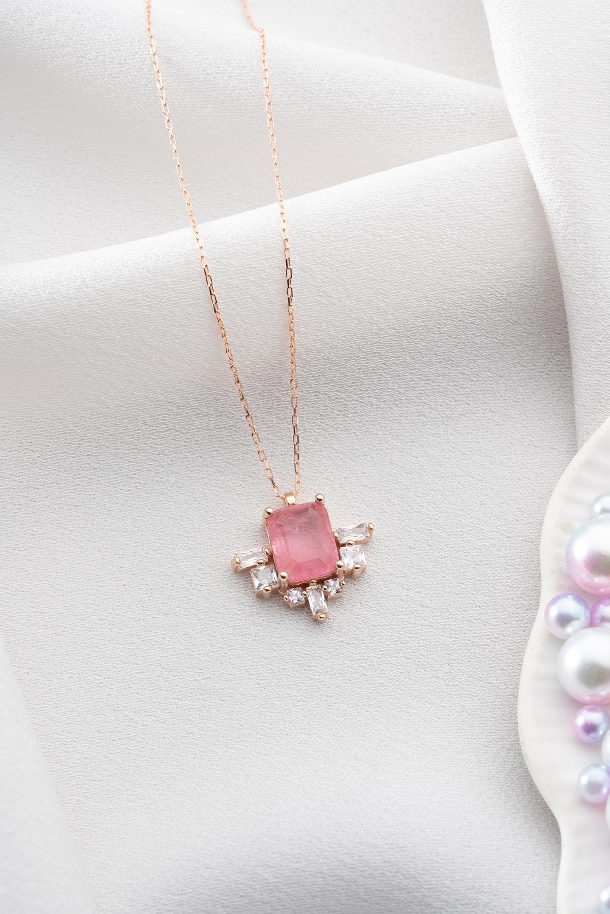 925 Ayar Gümüş Yanları Baget Taşlı Pembe Tektaş Kolye