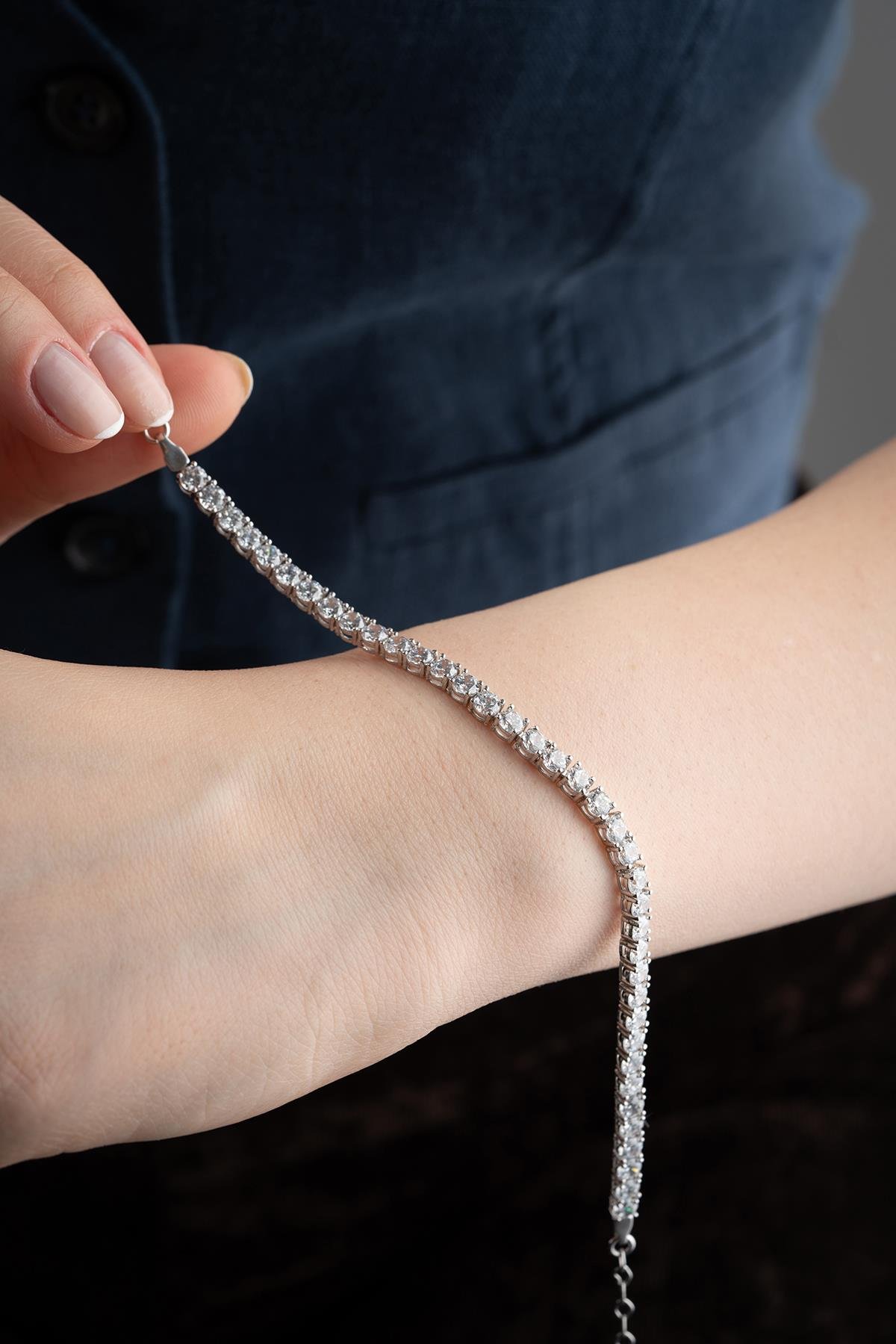 925 Ayar Gümüş Yuvarlak Taşlı Suyolu Bileklik 