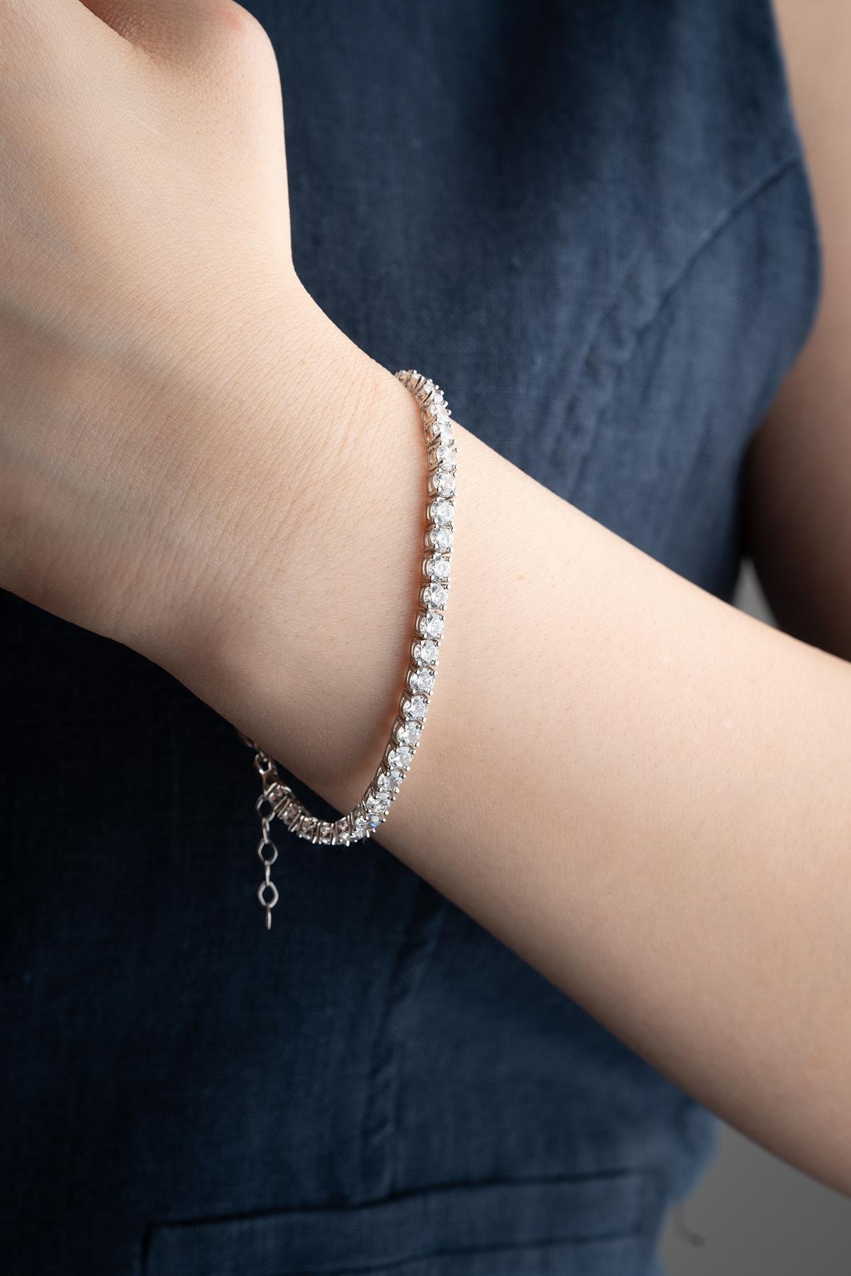 925 Ayar Gümüş Yuvarlak Taşlı Suyolu Bileklik 