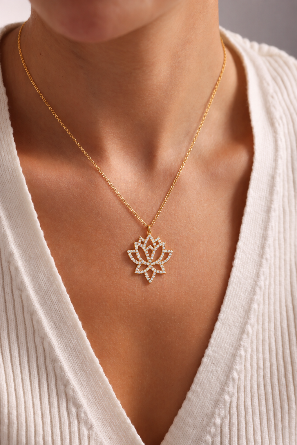 925 Ayar Gümüş Zirkon Taşlı Gold Kaplama Lotus Çiçeği Tasarım Kolye