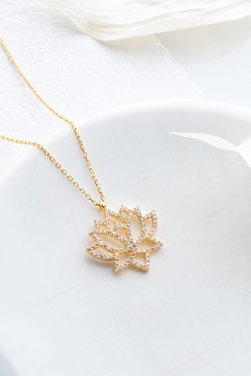 925 Ayar Gümüş Zirkon Taşlı Gold Kaplama Lotus Çiçeği Tasarım Kolye