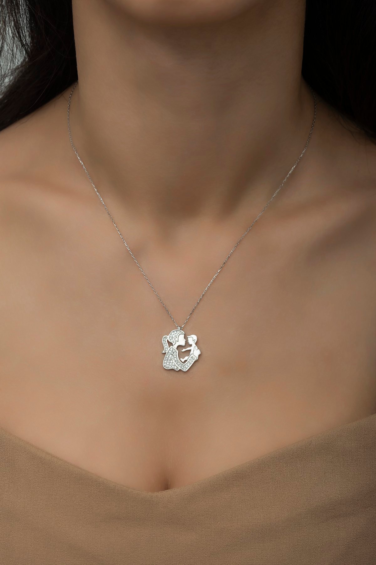 925 Ayar Gümüş Zirkon Taşlı Rodyumlu Anne Bebek Kolye