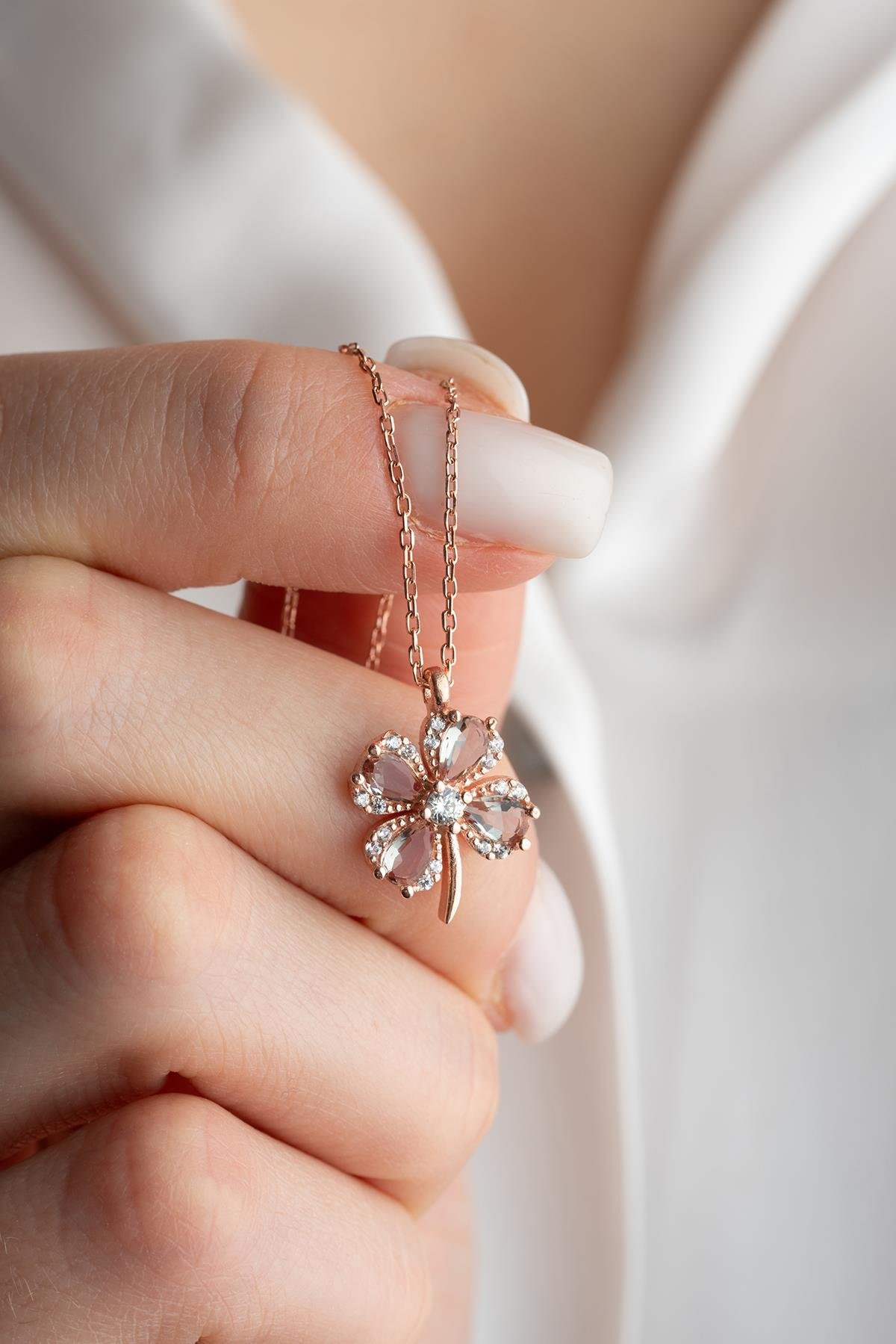 925 Ayar Gümüş Zultanite Taşlı Dört Yapraklı Şans Yonca Kolye