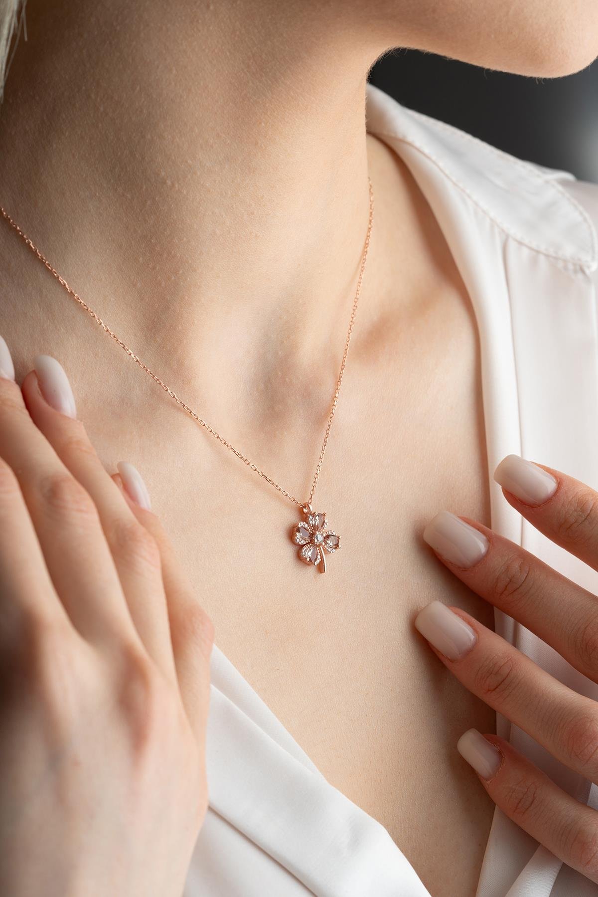 925 Ayar Gümüş Zultanite Taşlı Dört Yapraklı Şans Yonca Kolye