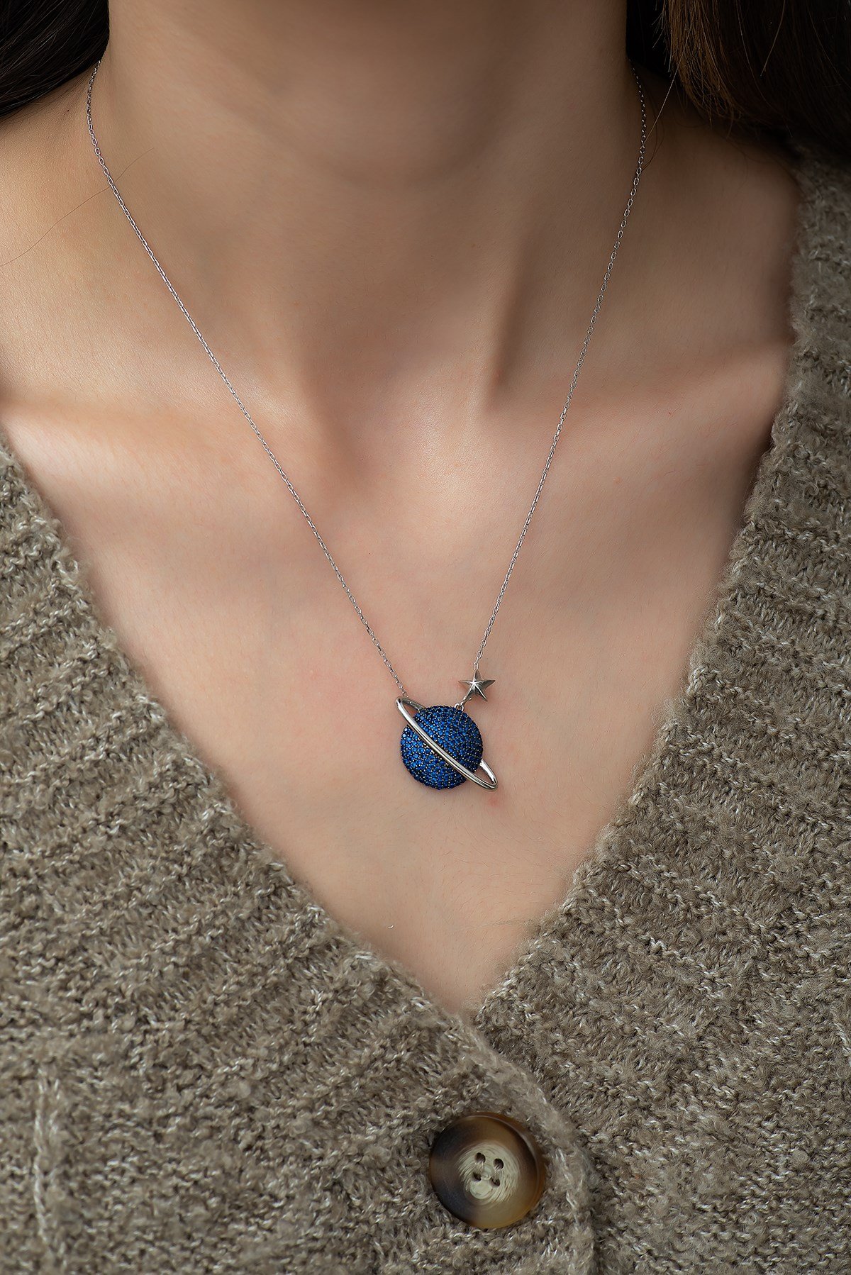 925 Ayar Lacivert Taşlı Gezegen Kadın Gümüş Kolye