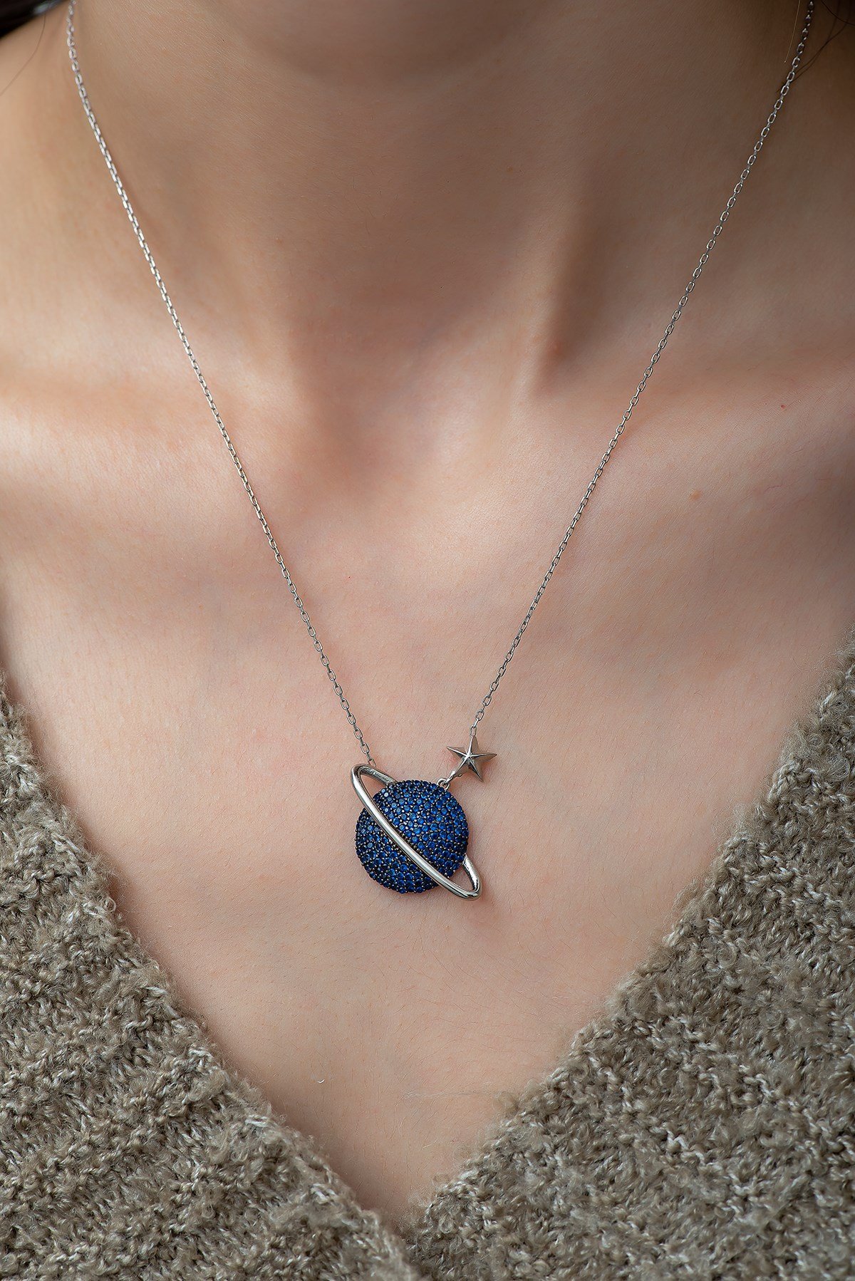 925 Ayar Lacivert Taşlı Gezegen Kadın Gümüş Kolye