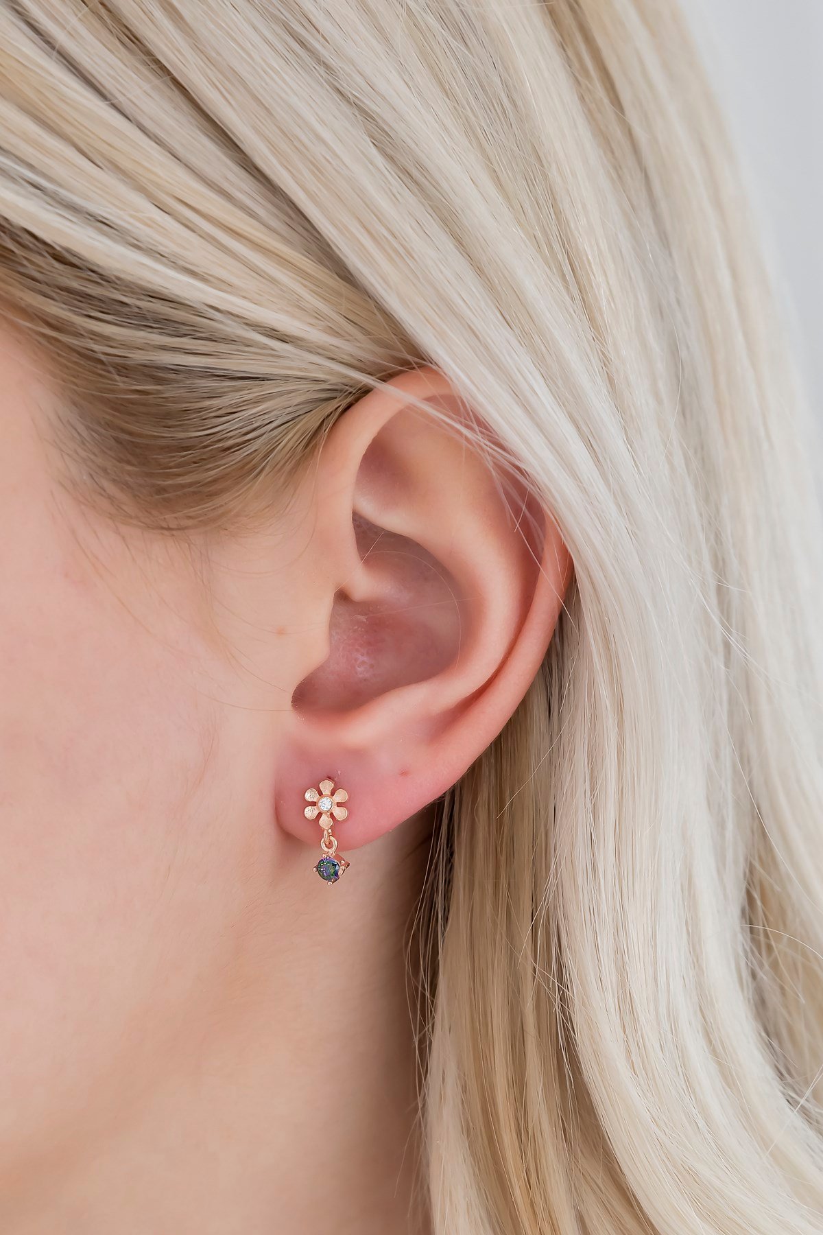 925 Ayar Minik Misitk Topaz Taşlı Çiçek Küpe Kadın Gümüş Küpe