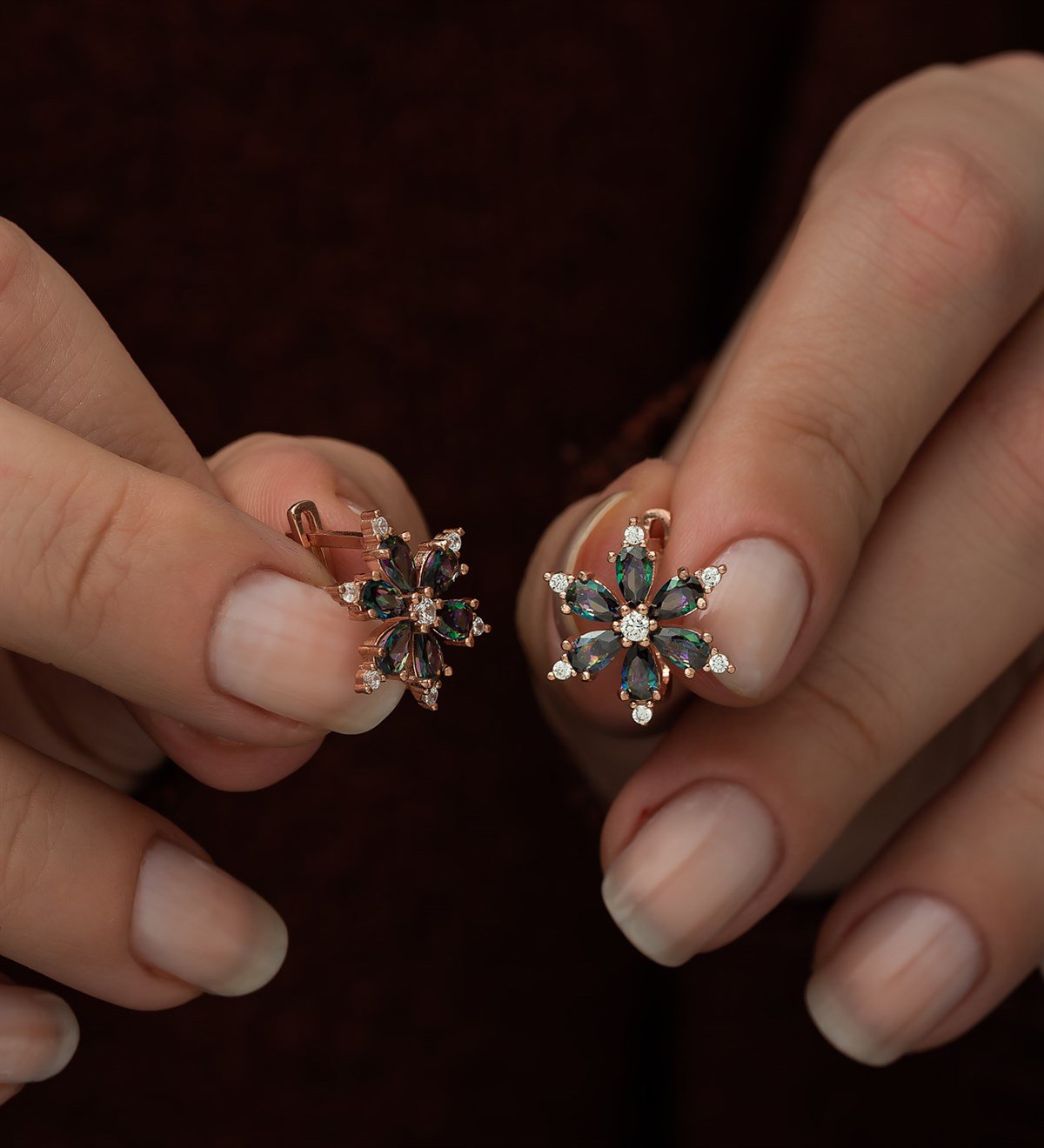 925 Ayar Mistik Topaz Taşlı Çiçek Küpe Kadın Gümüş Küpe