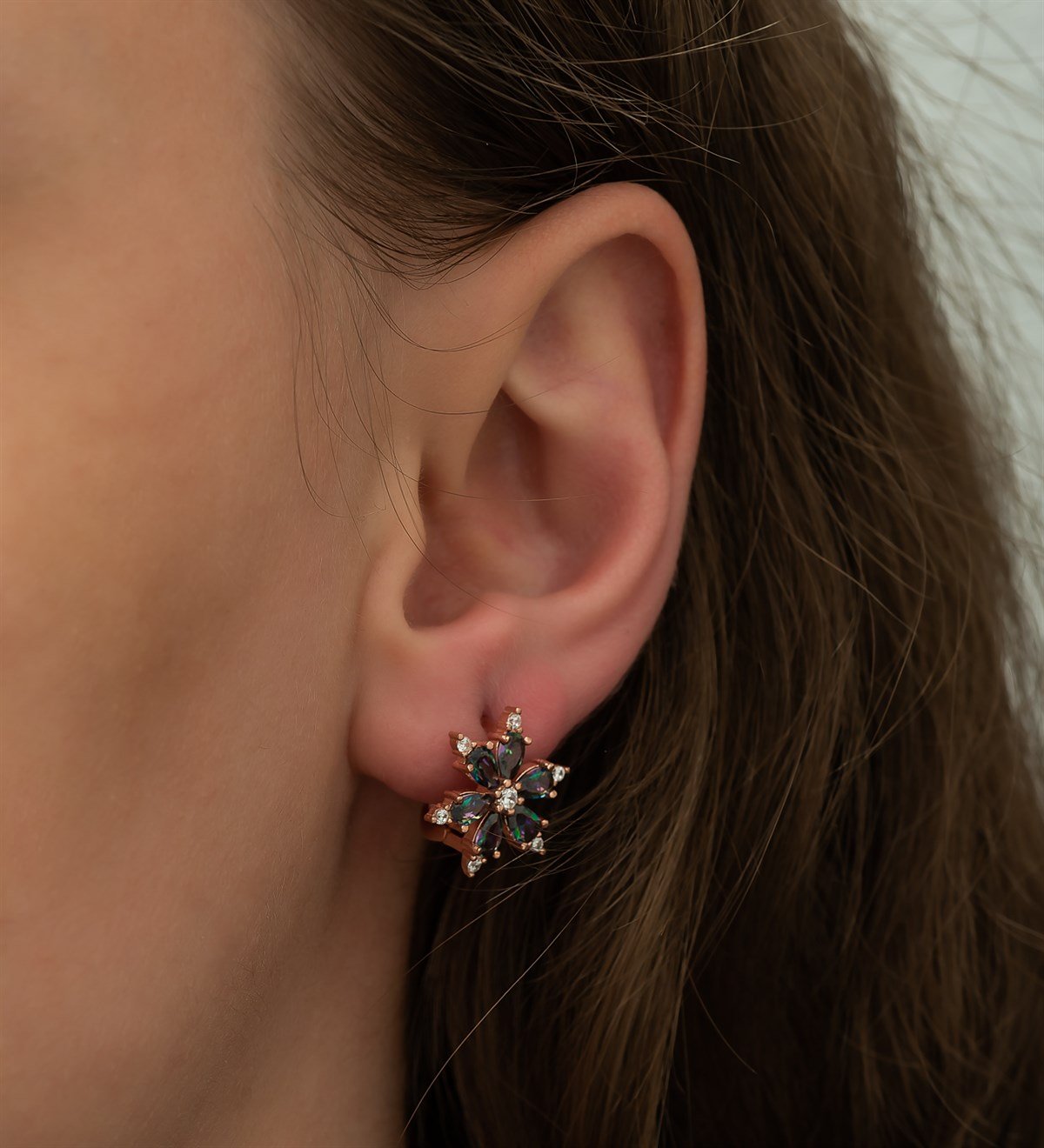 925 Ayar Mistik Topaz Taşlı Çiçek Küpe Kadın Gümüş Küpe