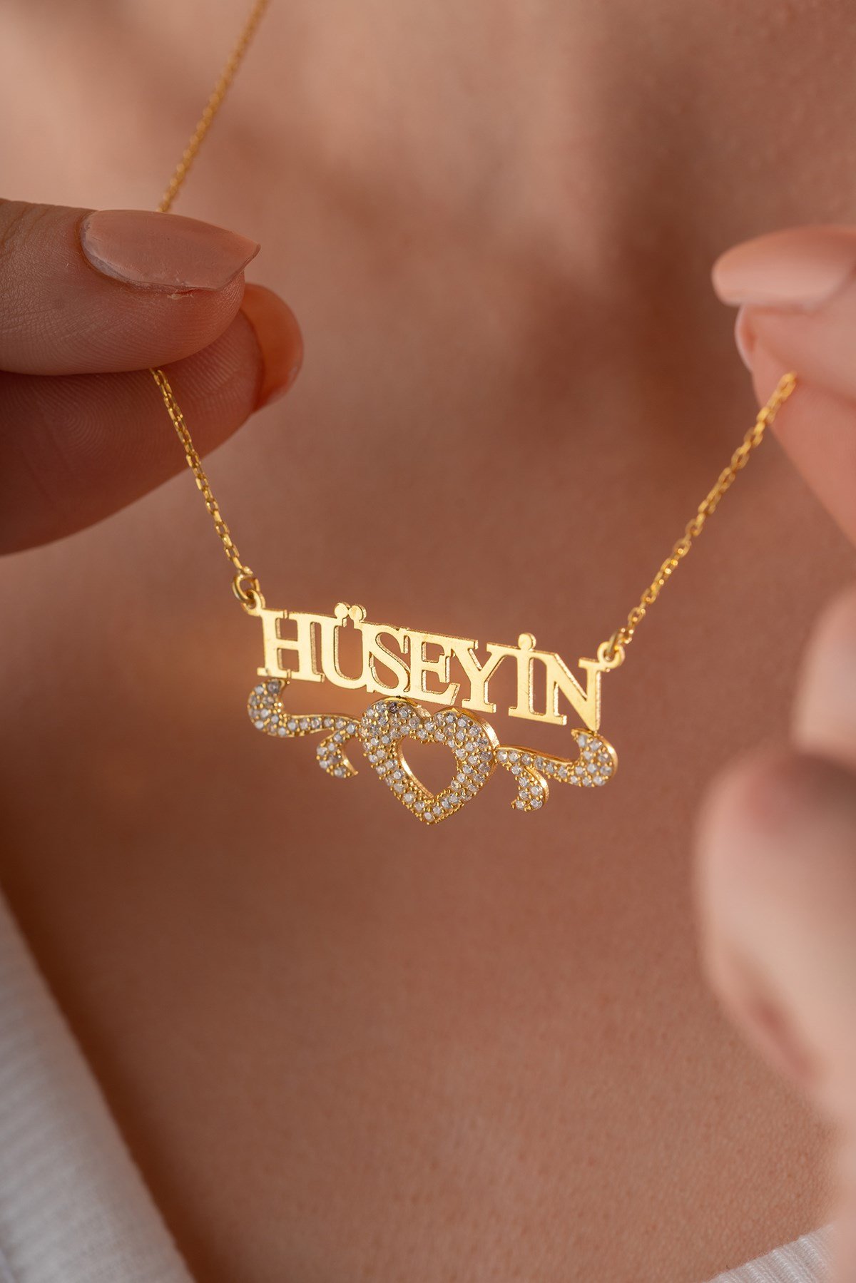 Kişiye Özel İsimli Kanatlı Kalp Detaylı Kolye