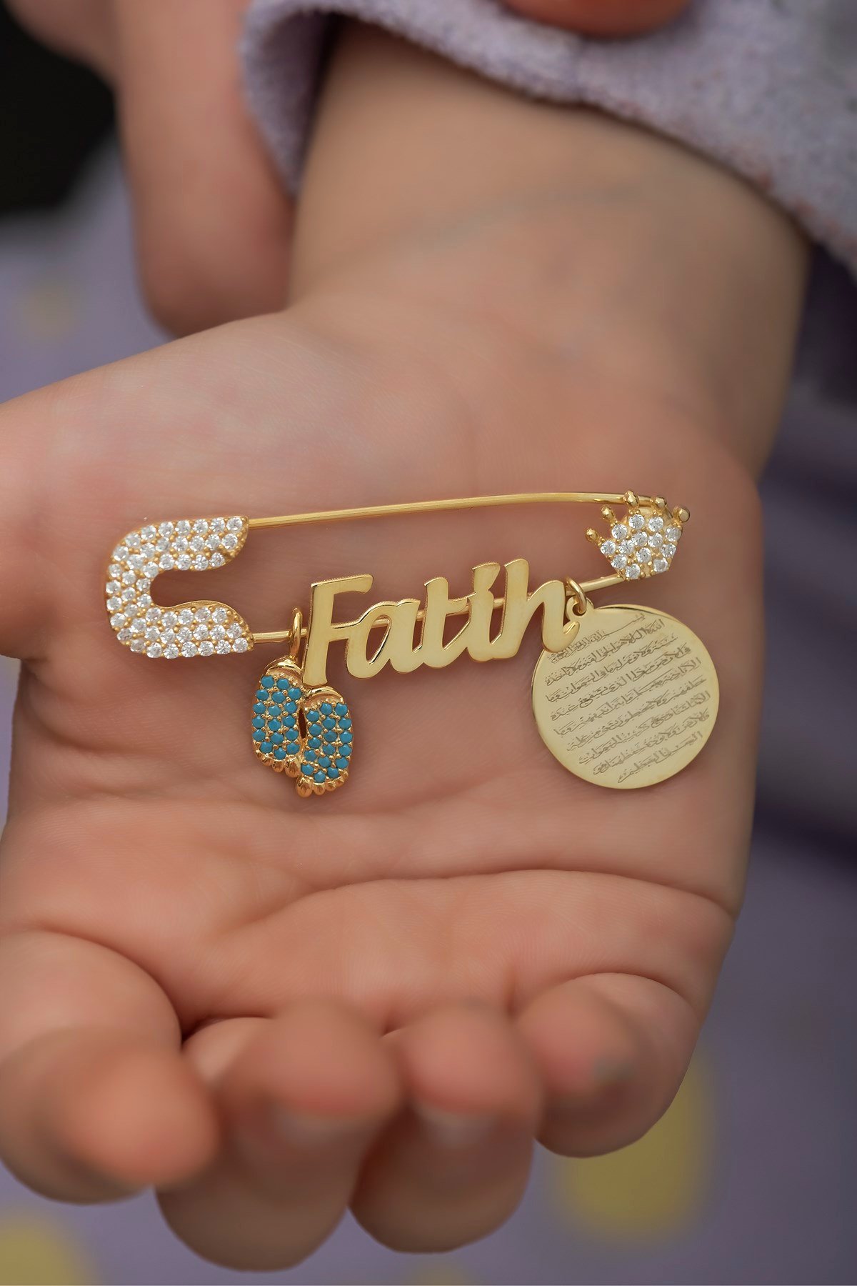 Kişiye Özel Mavi Ayak Ayetel Kürsi İsimli Büyük Boy Gümüş Çengelli İğne