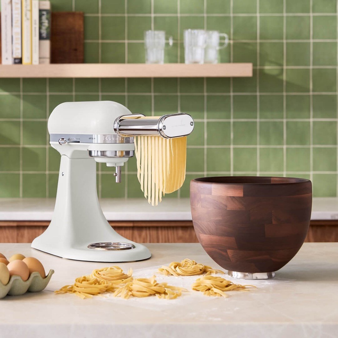 KitchenAid Artisan 4,7 L Stand Mikser ve Ahşap Kase - 5KSM156WB