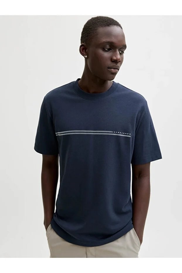 JACK & JONES JCOFUSION CHEST BRAND TEE SS CREW NOOS Outer Space 12289936-OU