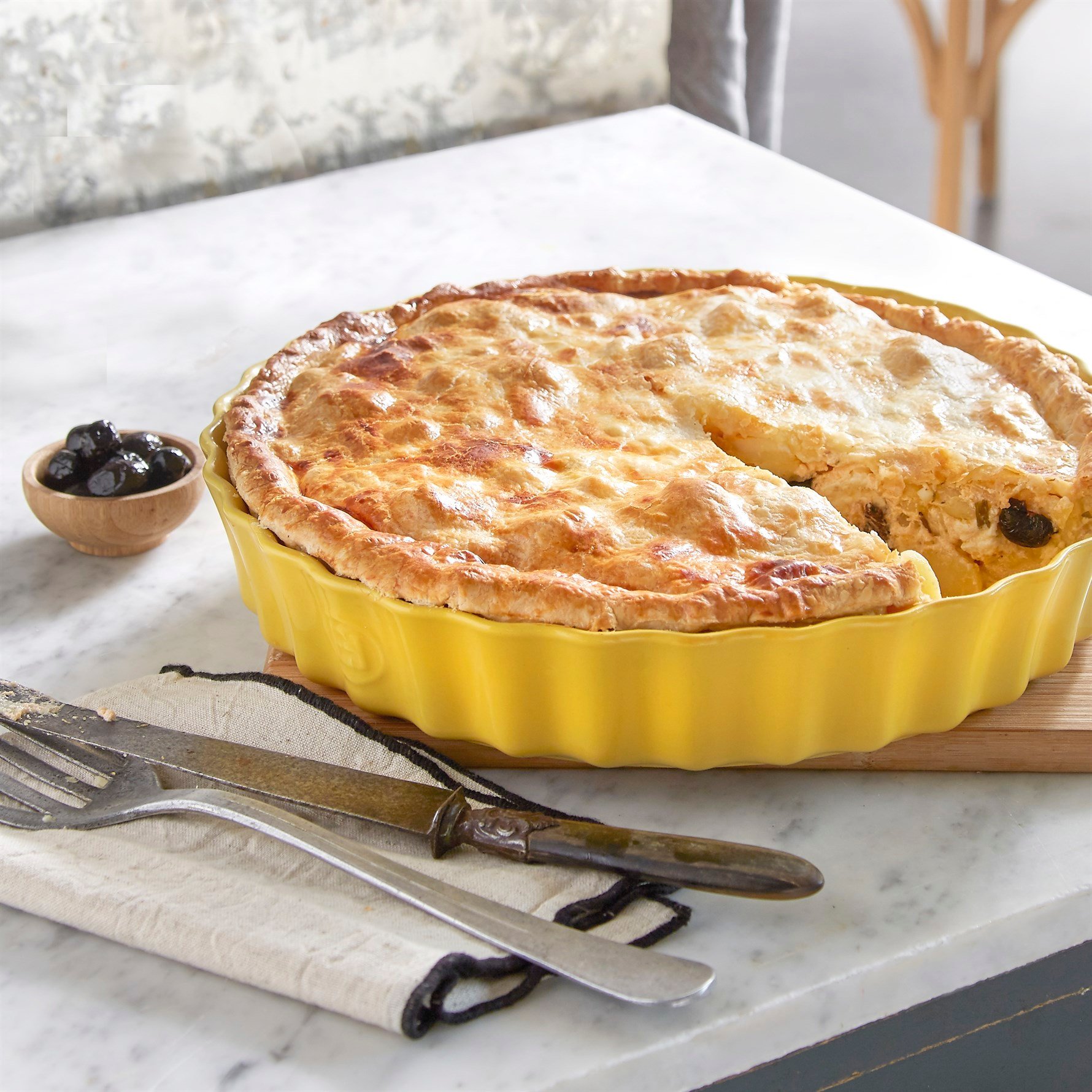 Emile Henry Tart-Börek-Flan Kabı Yuvarlak 32 cm Kırmızı/Burgundy -346032