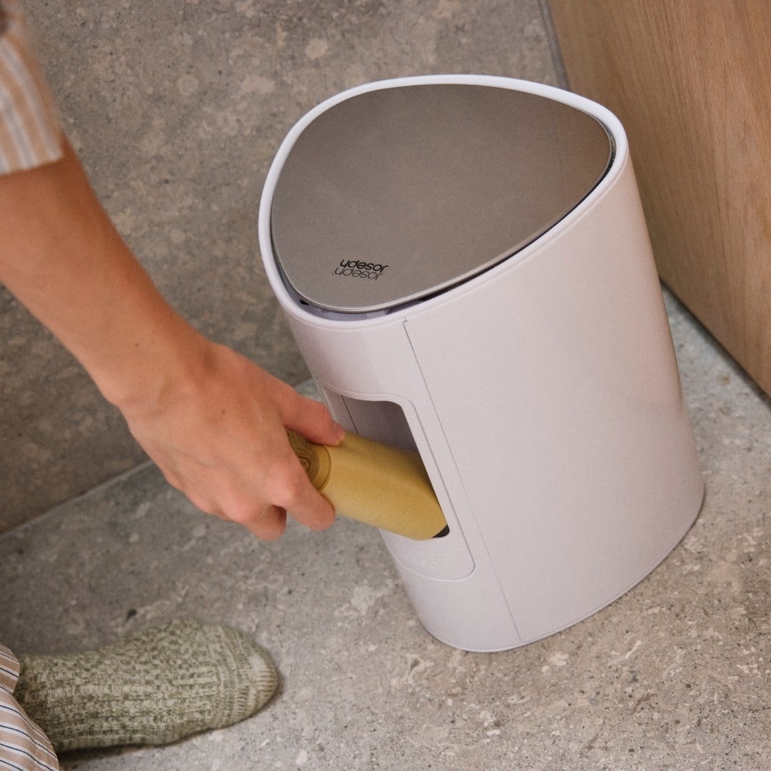 Joseph Joseph EasyStore 5 L Pedallı Çöp Kovası - Beyaz/ÇelikÇöp Kovaları