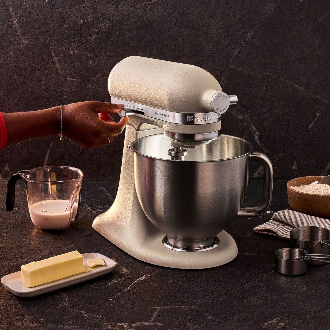 KitchenAid Artisan Plus 4,7 L Oynar Başlıklı Stand Mikser - Oat4,7 L Stand Mikser