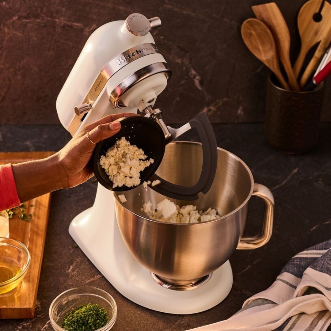 KitchenAid Artisan Plus 4,7 L Oynar Başlıklı Stand Mikser - Porcelaın Whıte4,7 L Stand Mikser