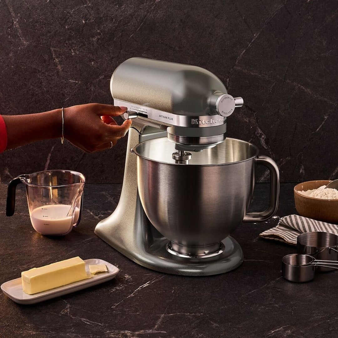 KitchenAid Artisan Plus 4,7 L Oynar Başlıklı Stand Mikser - Medallıon Sılver4,7 L Stand Mikser