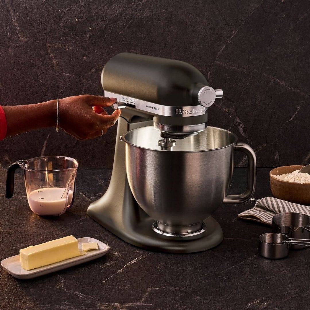 KitchenAid Artisan Plus 4,7 L Oynar Başlıklı Stand Mikser - Iron Ore4,7 L Stand Mikser