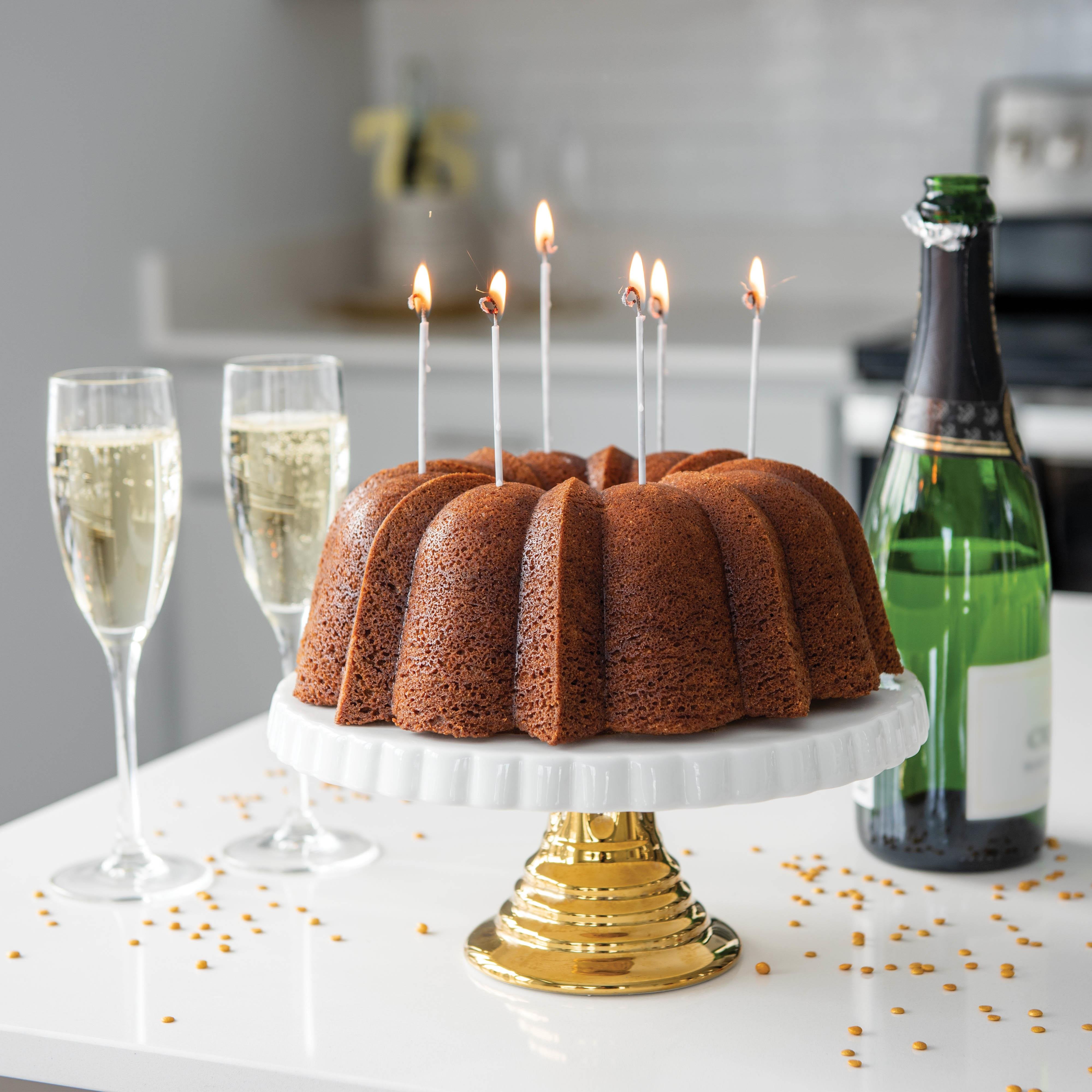 Nordicware 60. Yıl Özel Bundt Kek Kalıbı - 12 Cup