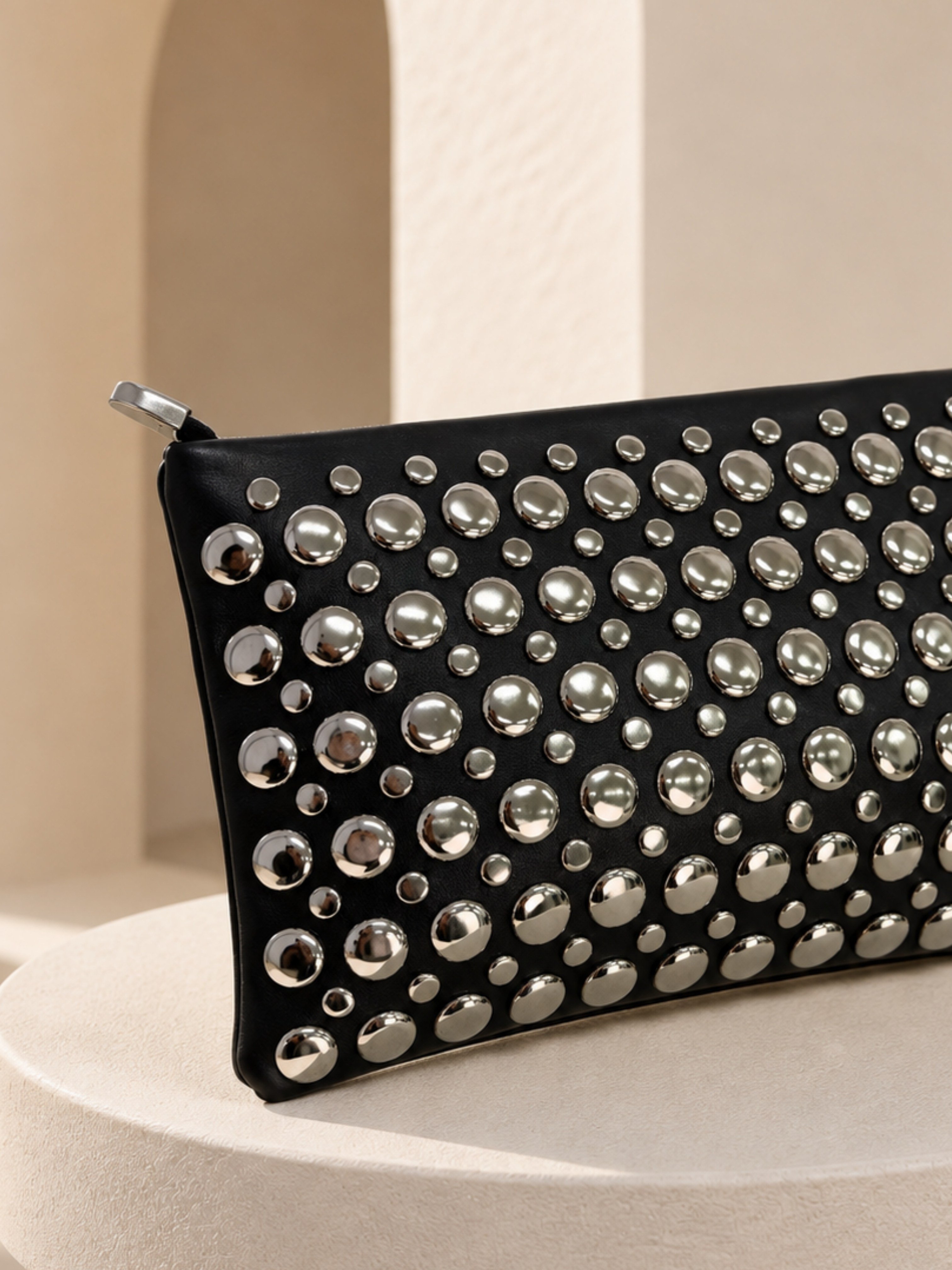 ÇANTA Zımbalı Clutch Çanta