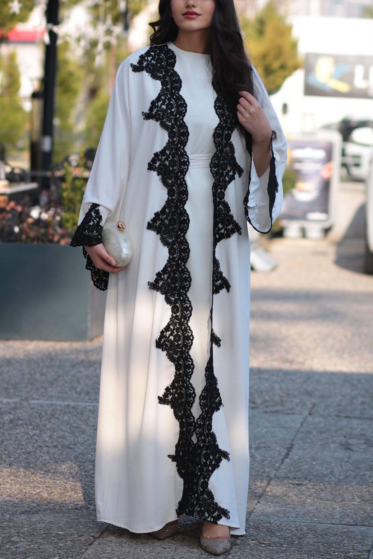 Beyaz Güpür Detaylı Abaya