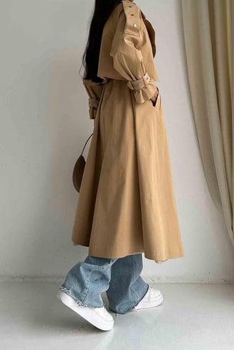 Camel Önü Kapaklı Çıtçıt Detaylı Trençkot