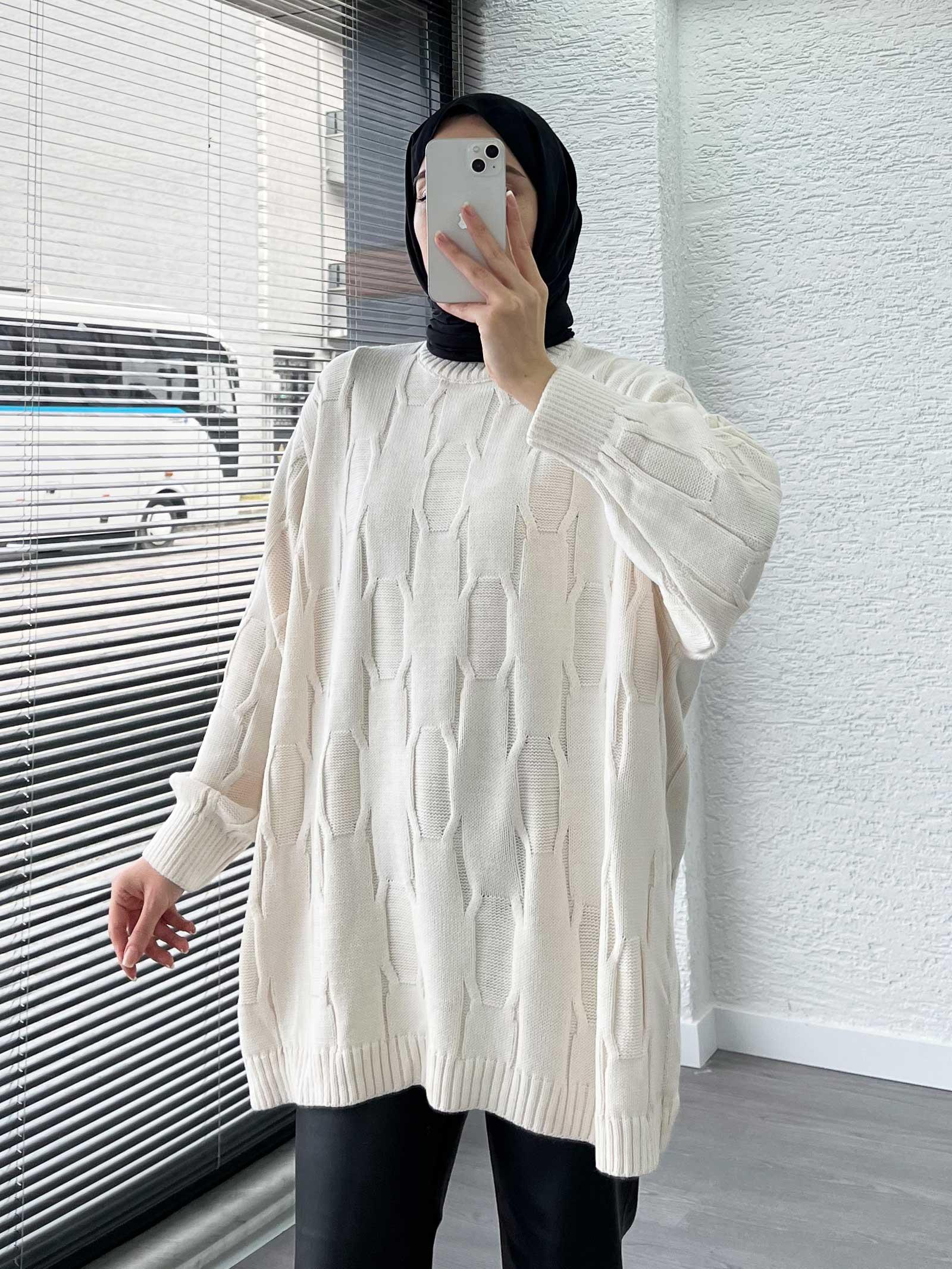 Ekru Kare Desenli Oversize Kadın Kazak