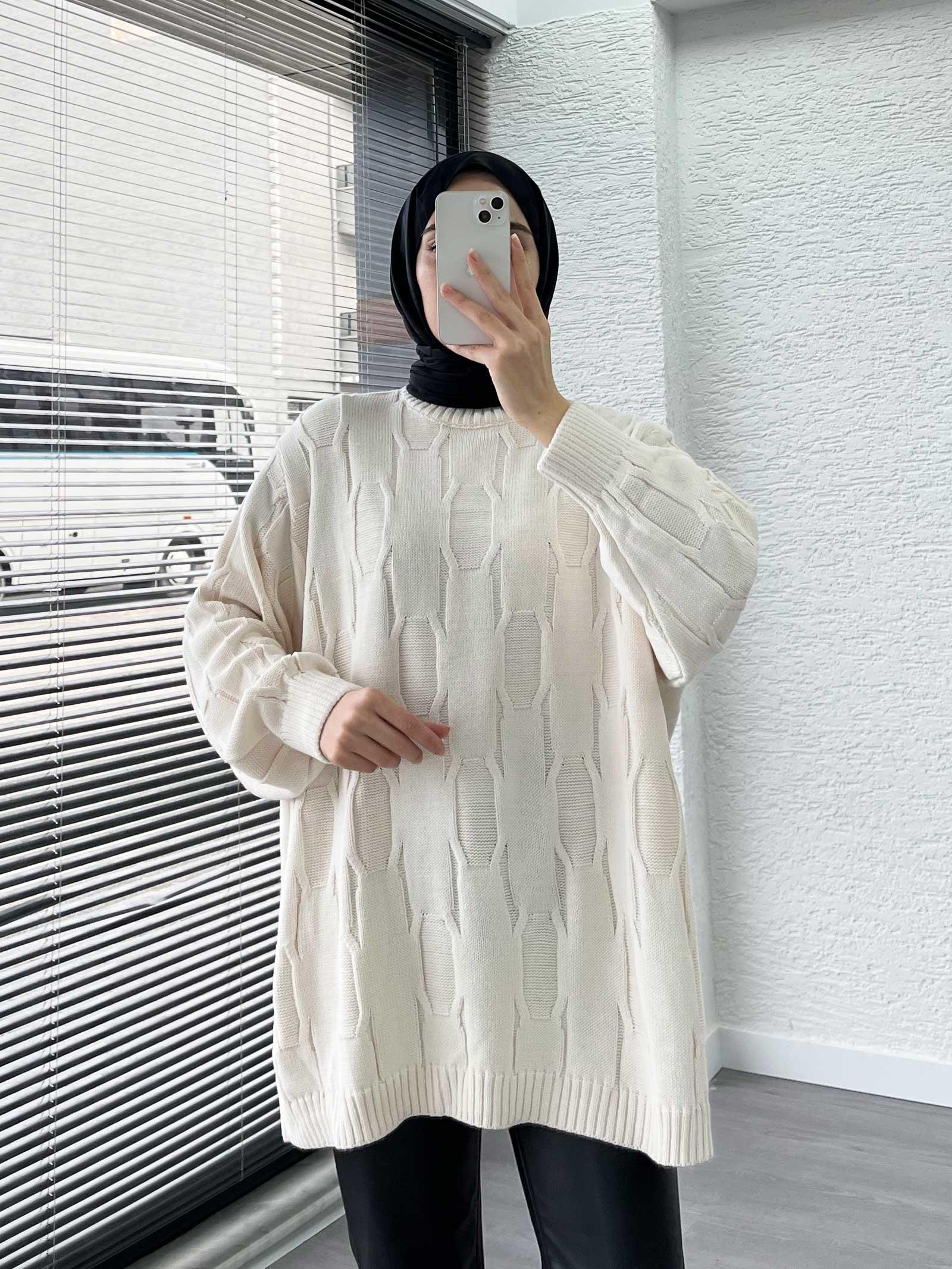 Ekru Kare Desenli Oversize Kadın Kazak