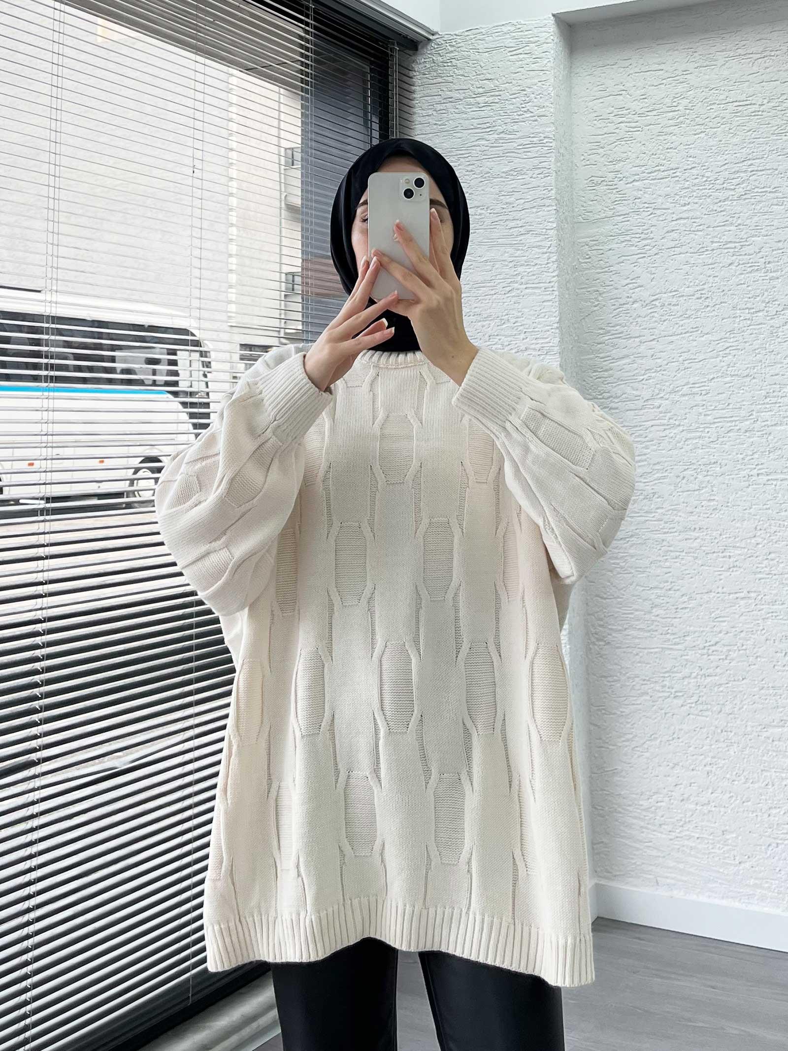 Ekru Kare Desenli Oversize Kadın Kazak