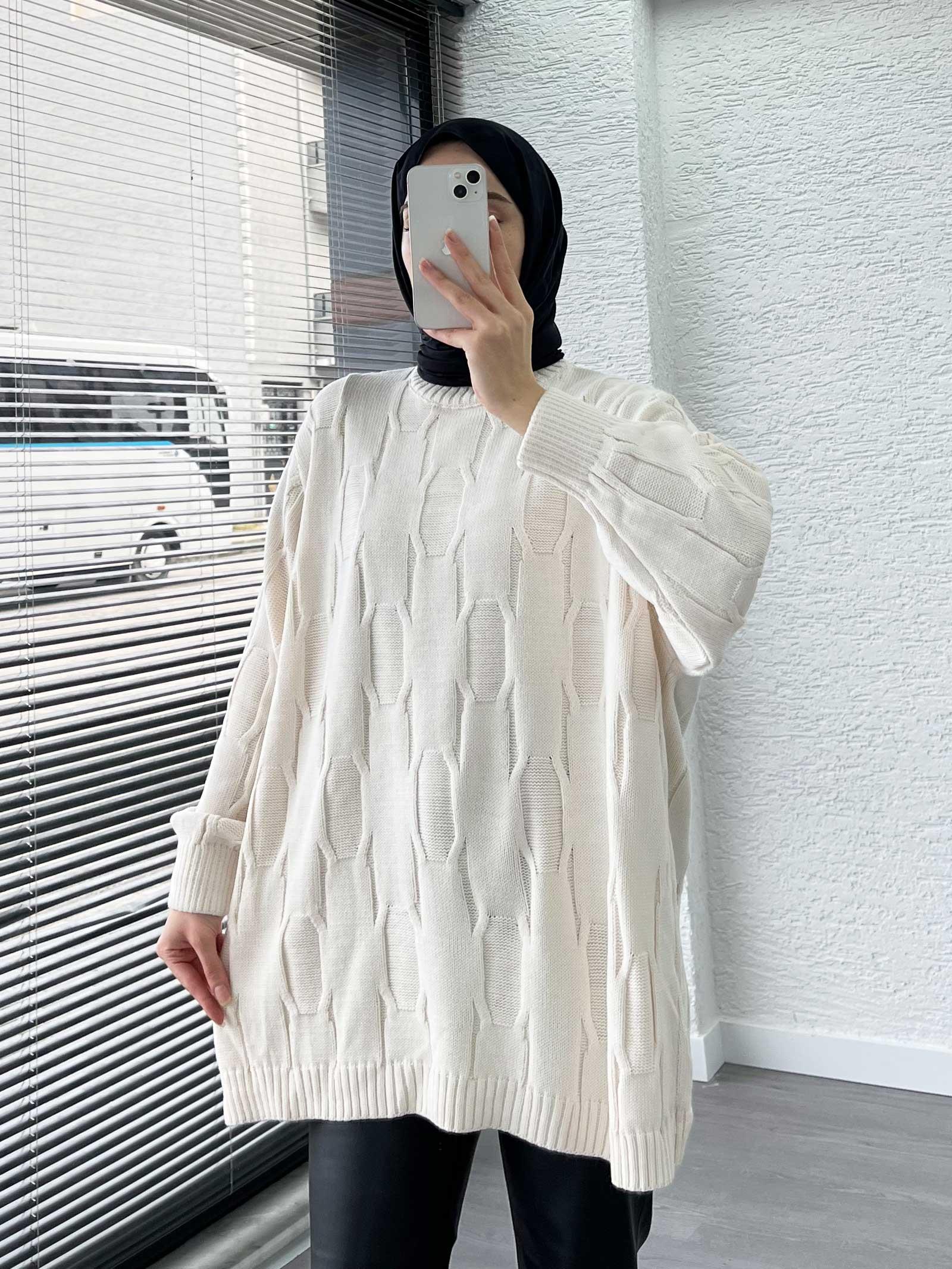 Ekru Kare Desenli Oversize Kadın Kazak