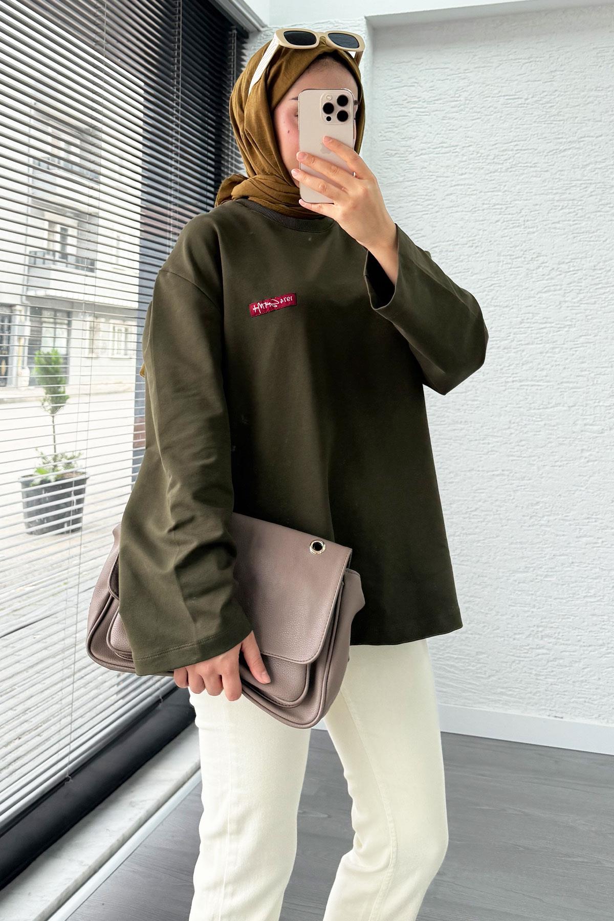 Etiket Detaylı Oversize Kadın Sweat – Haki