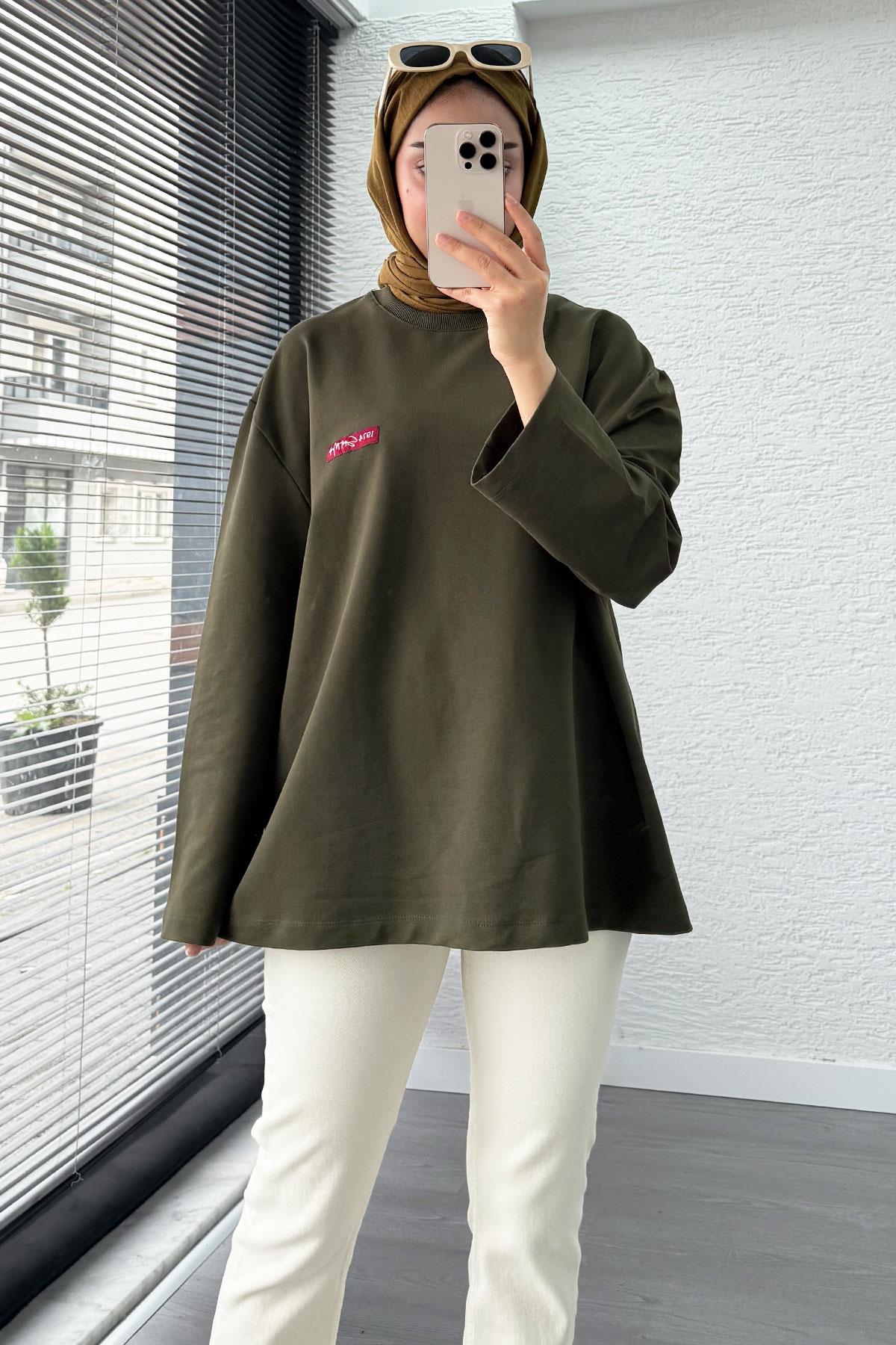 Etiket Detaylı Oversize Kadın Sweat – Haki