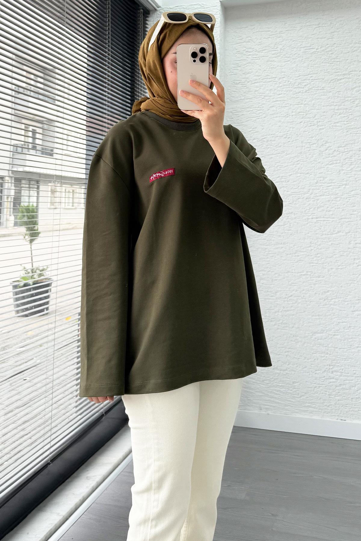 Etiket Detaylı Oversize Kadın Sweat – Haki