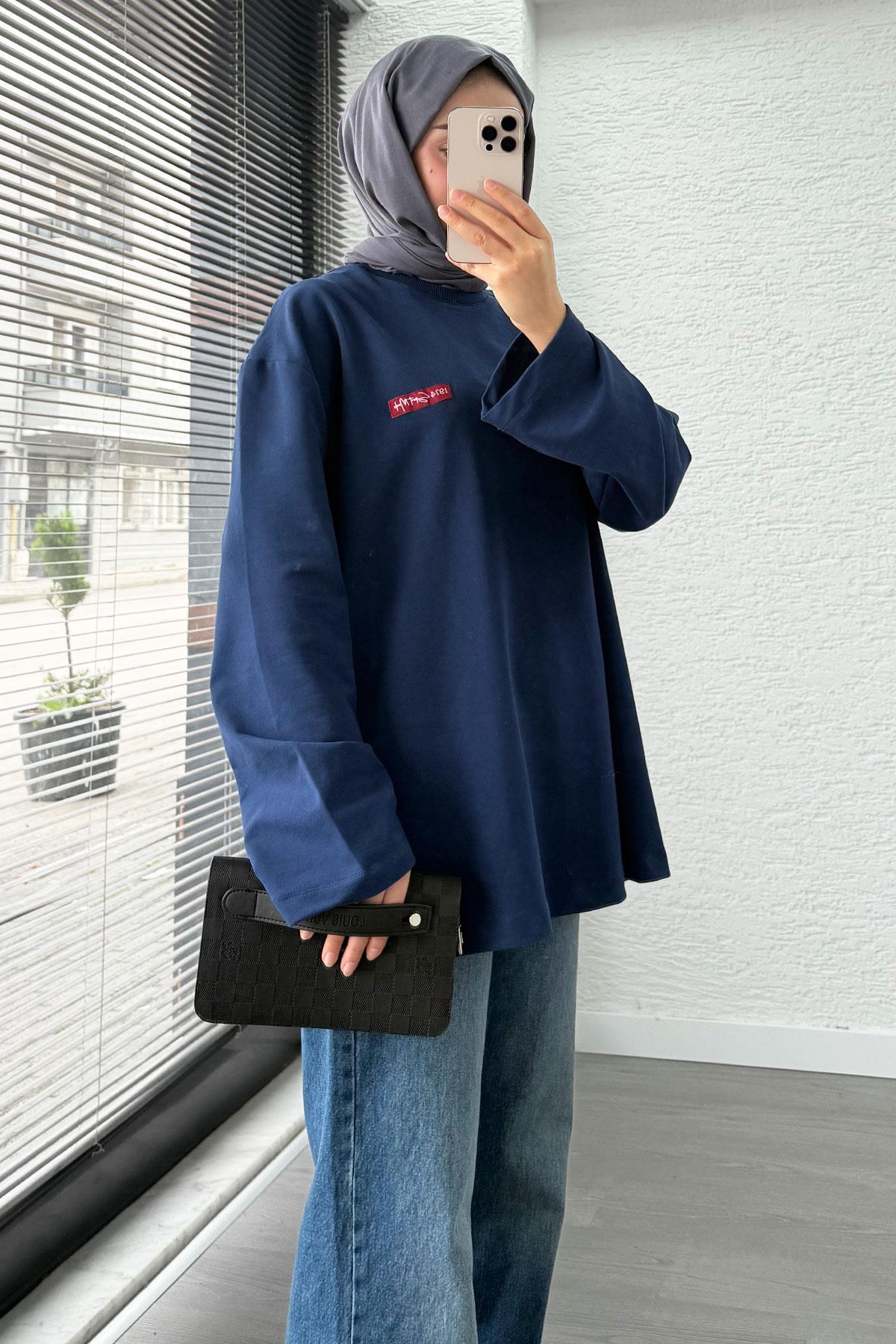 Etiket Detaylı Oversize Kadın Sweat – İndigo