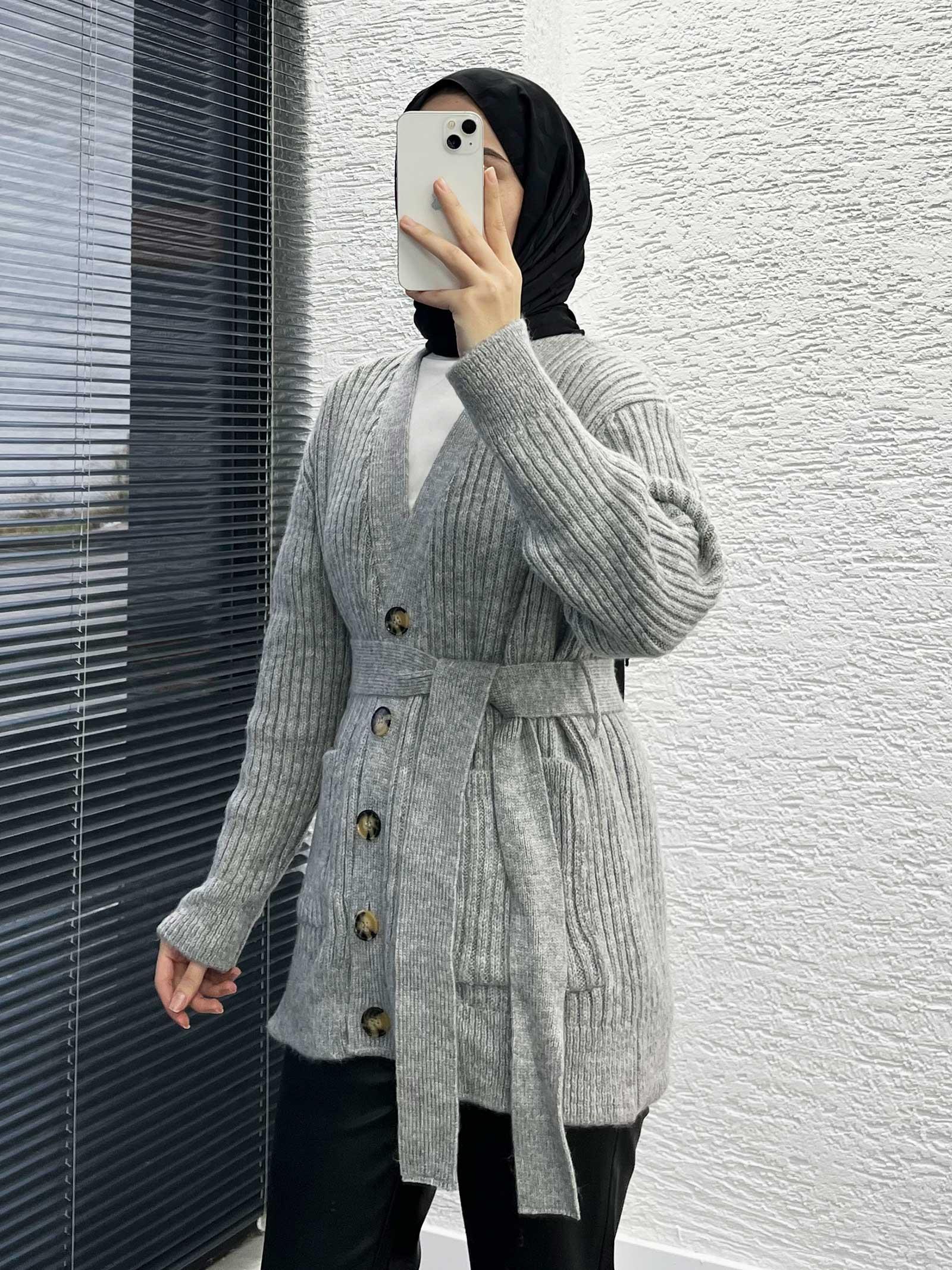 Gri Kadın Cepli Kemerli Düğmeli Triko Hırka