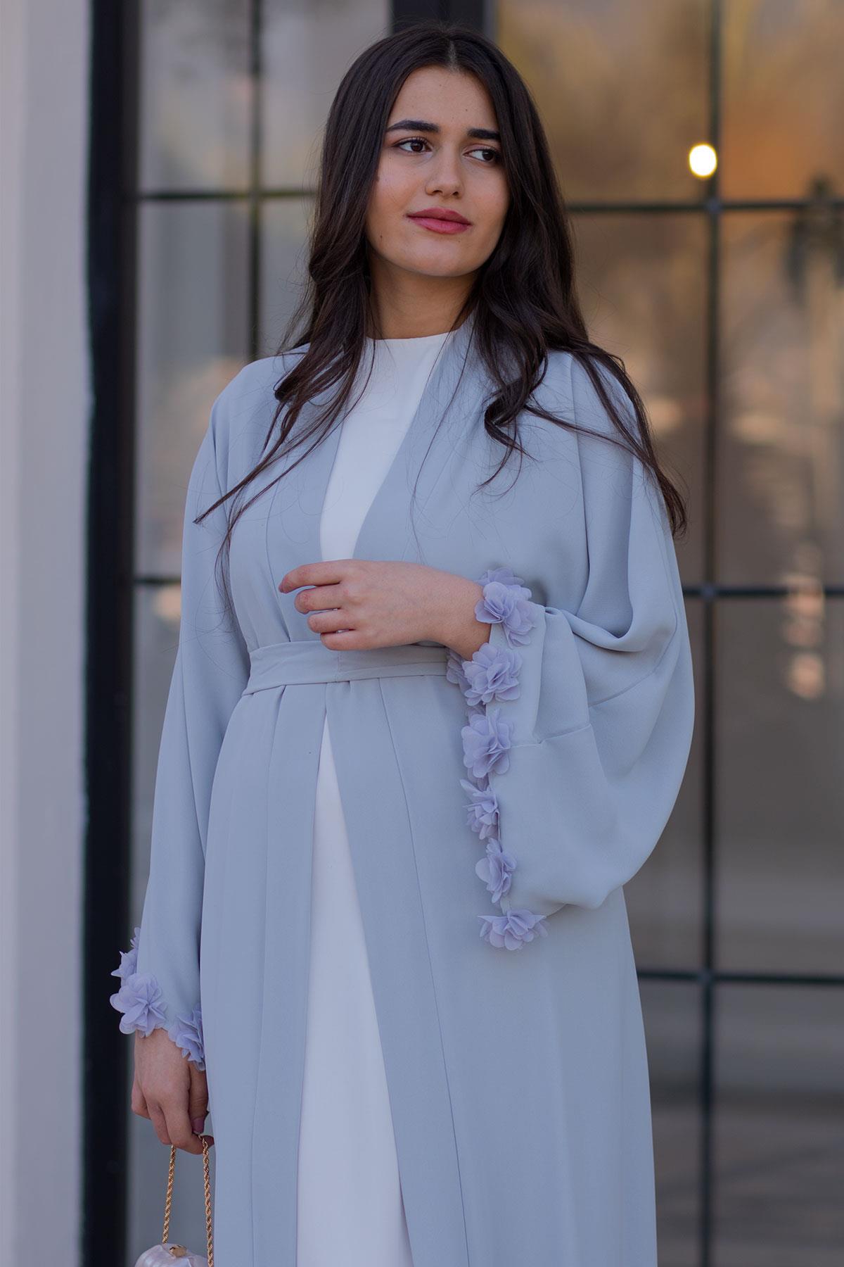 Gri Kolu Çiçek Detaylı Zahra Abaya