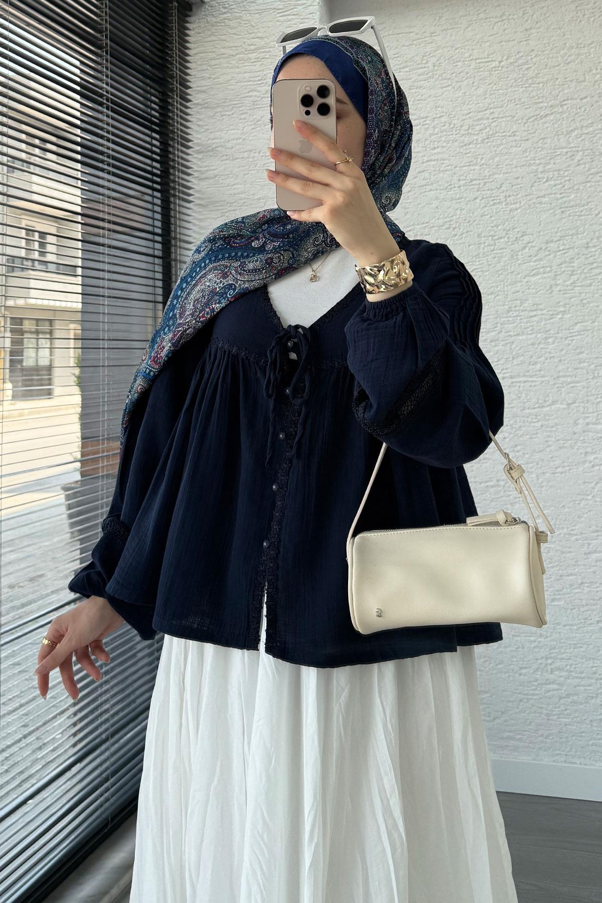 Güpür Detaylı Müslin Kısa Kimono – Lacivert